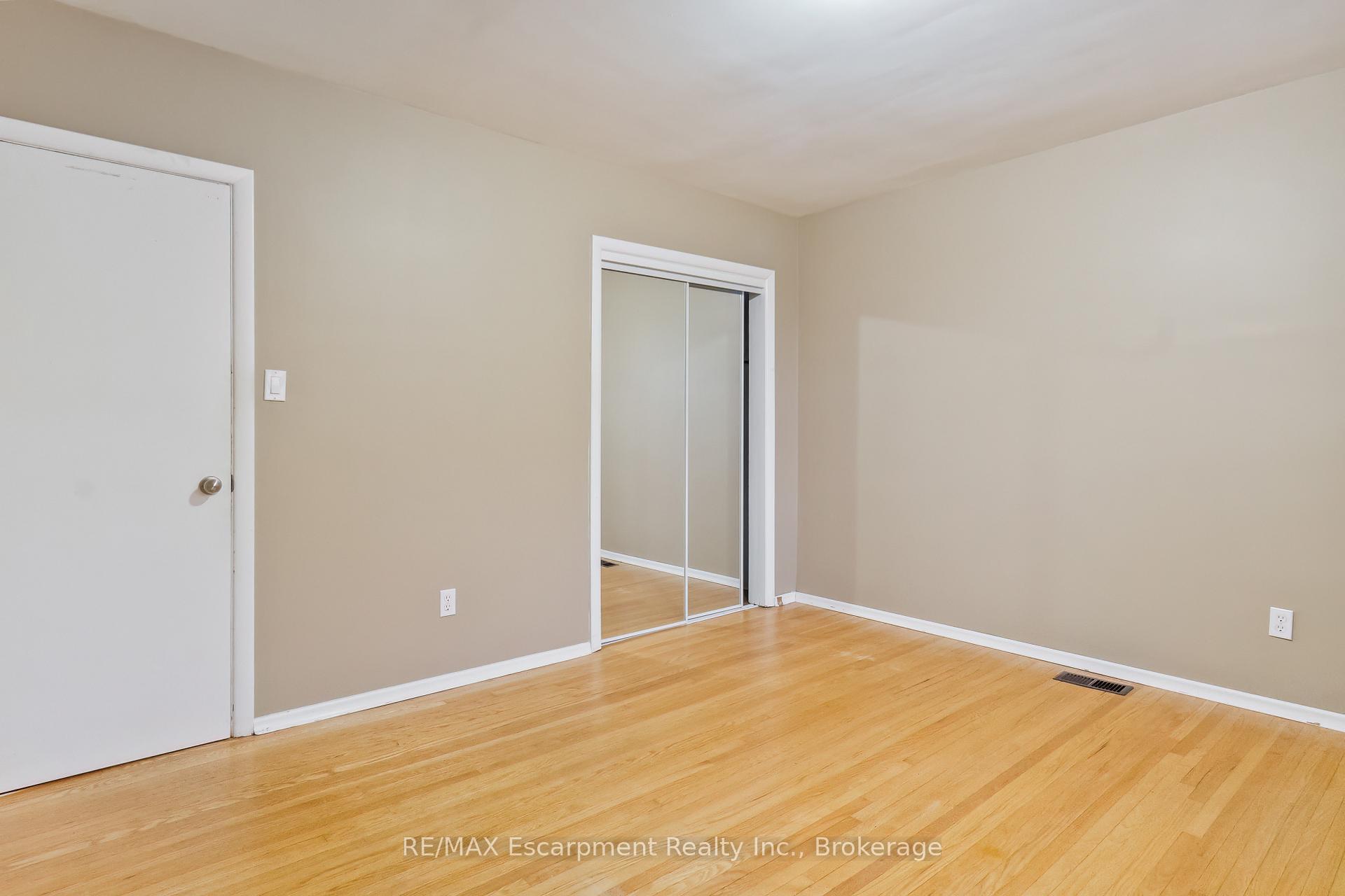 Photo 18 of Unit MAIN, 116 Prince Charles Drive, Oakville, Central — HOMEH