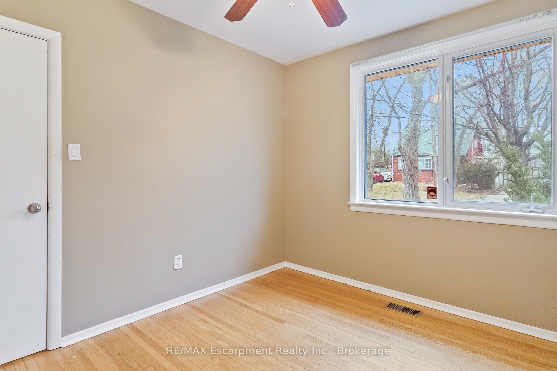 Photo 21 of Unit MAIN, 116 Prince Charles Drive, Oakville, Central — HOMEH