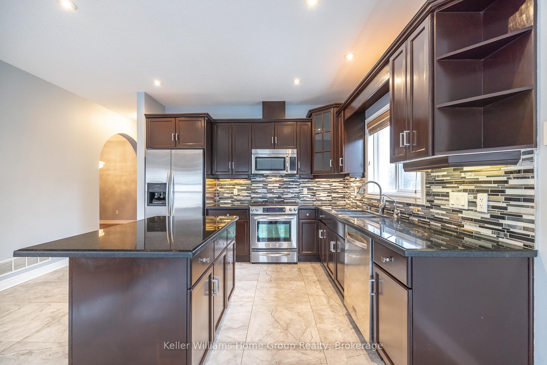 Photo 10 of 4 Clairfields Drive W, Guelph, Clairfields/Hanlon Business Park — HOMEH