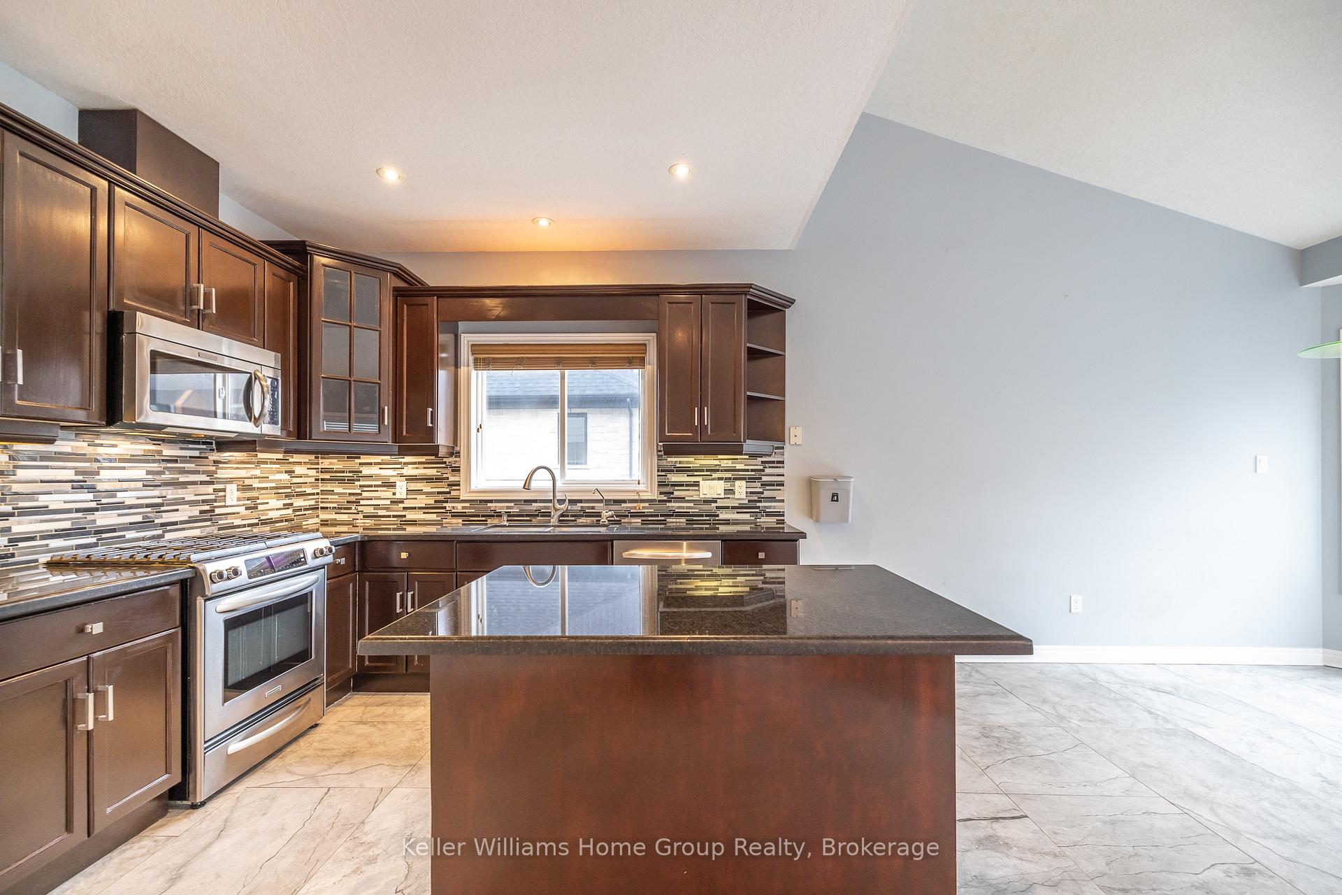 Photo 11 of 4 Clairfields Drive W, Guelph, Clairfields/Hanlon Business Park — HOMEH