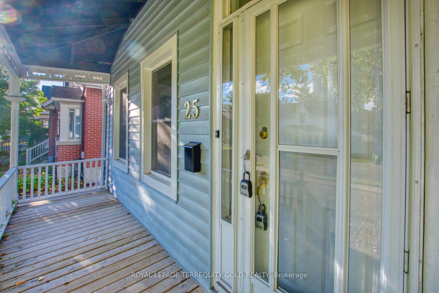 Photo 4 of 25 Mill Street N, Brampton, Downtown Brampton — HOMEH
