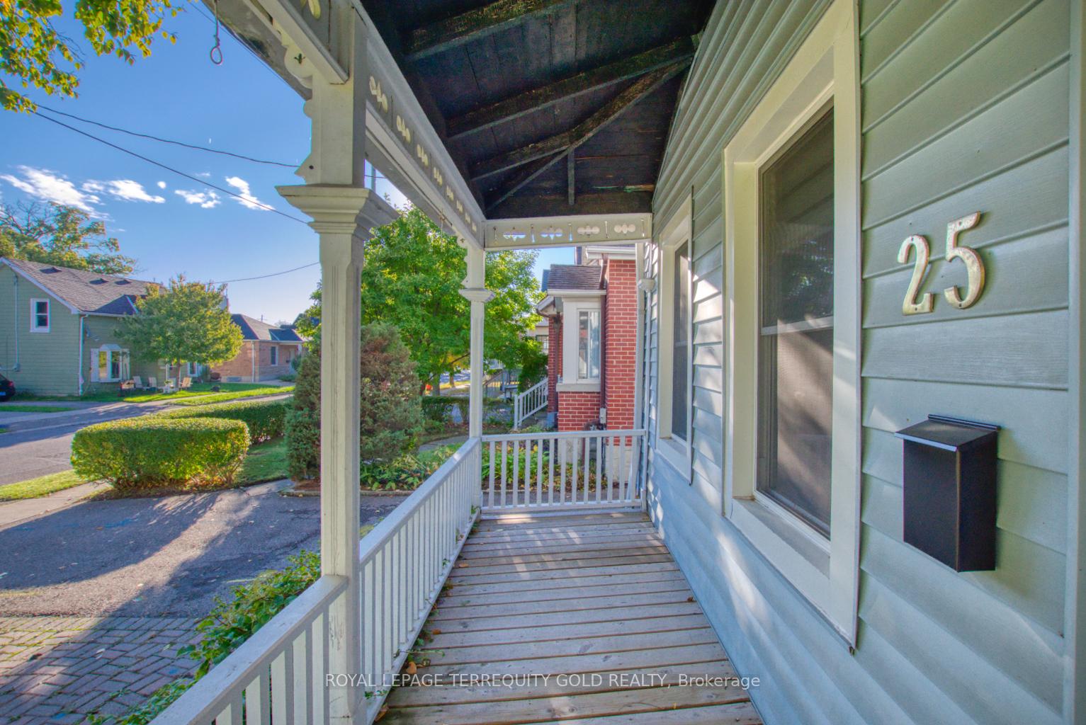 Photo 5 of 25 Mill Street N, Brampton, Downtown Brampton — HOMEH