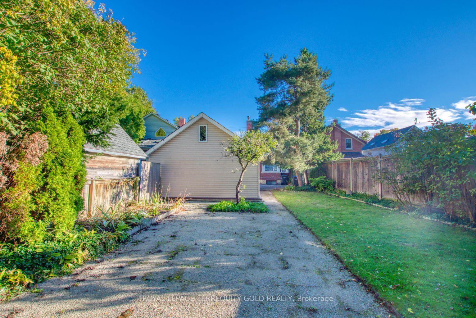 Photo 17 of 25 Mill Street N, Brampton, Downtown Brampton — HOMEH