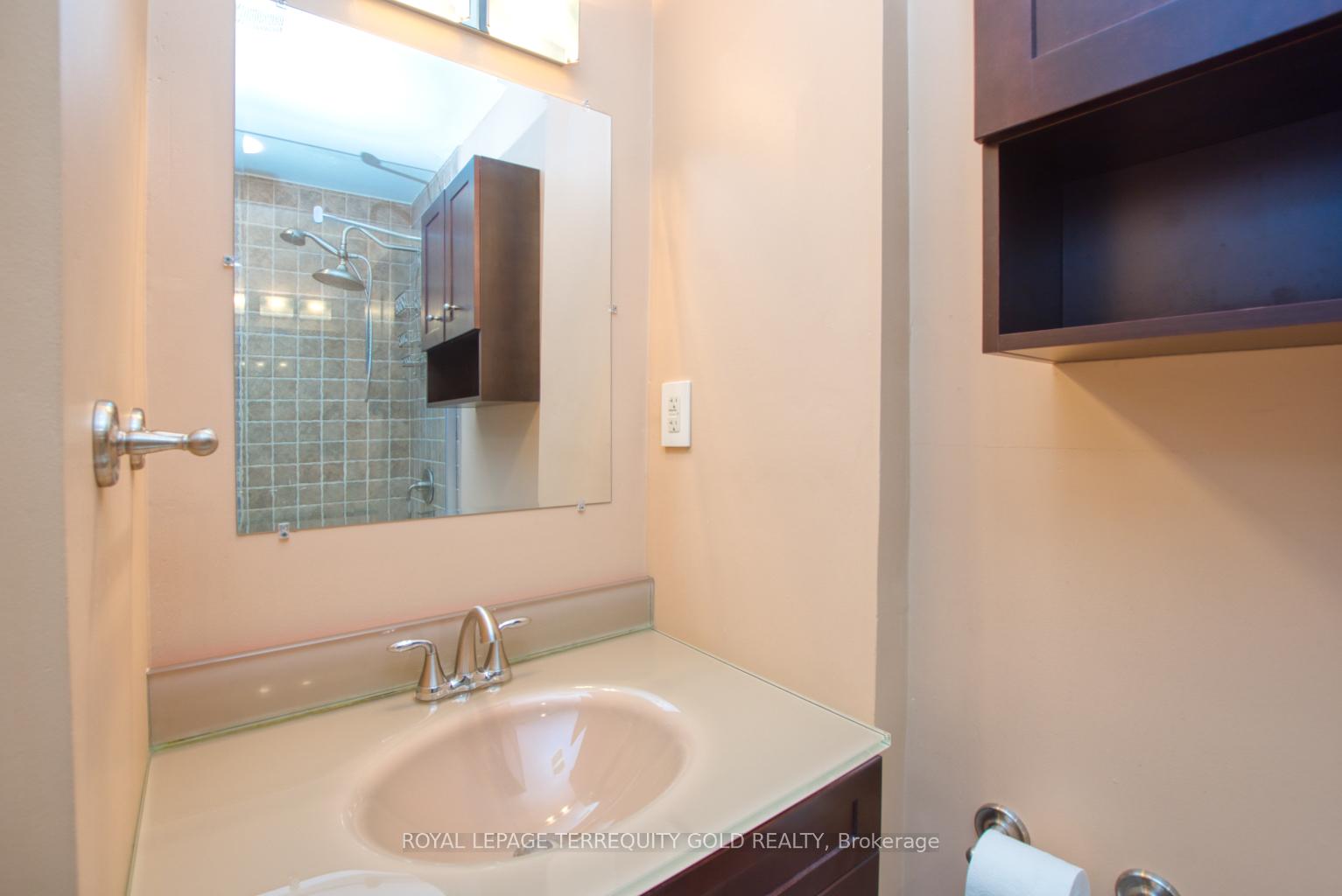 Photo 32 of 25 Mill Street N, Brampton, Downtown Brampton — HOMEH