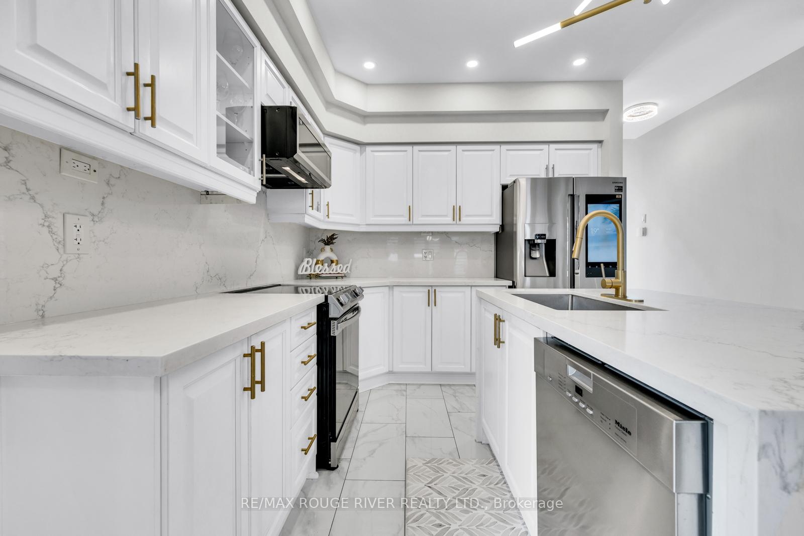 Photo 10 of 54 Erskine Drive, Clarington, Newcastle — HOMEH