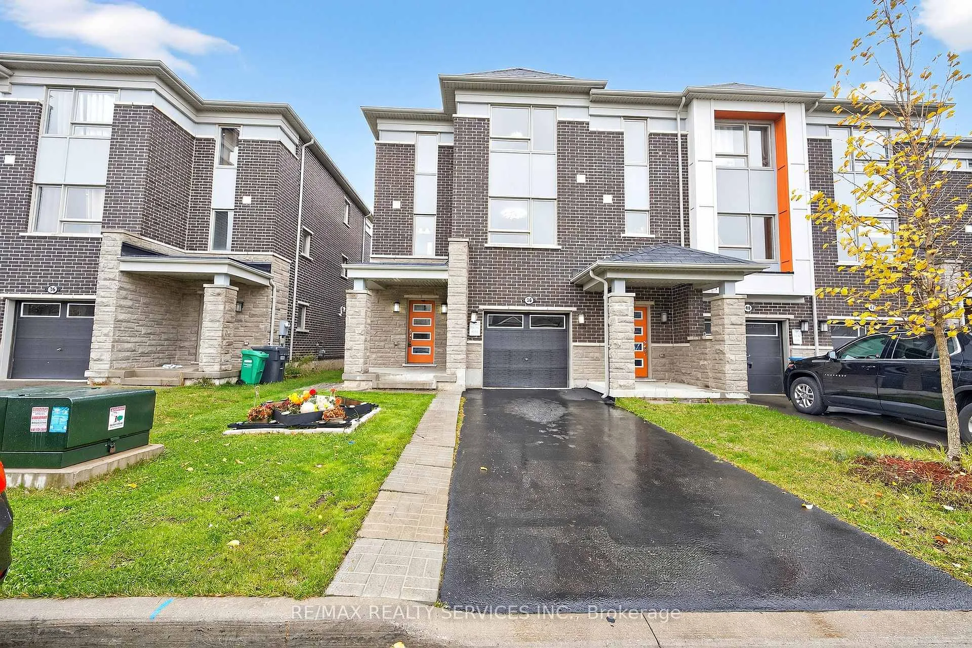 Photo 3 of 38 Divers Road, Brampton, Northwest Brampton — HOMEH