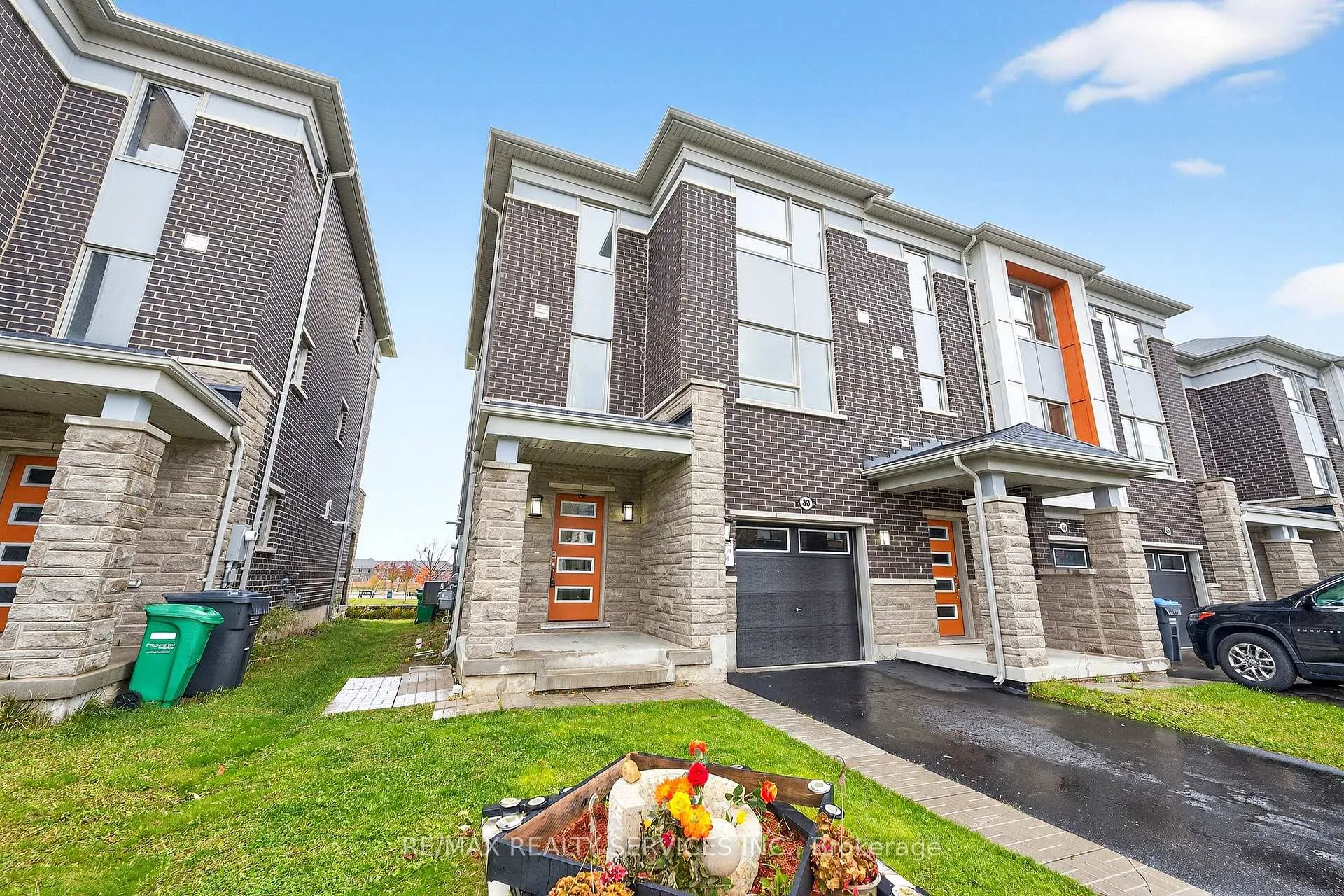 Photo 4 of 38 Divers Road, Brampton, Northwest Brampton — HOMEH