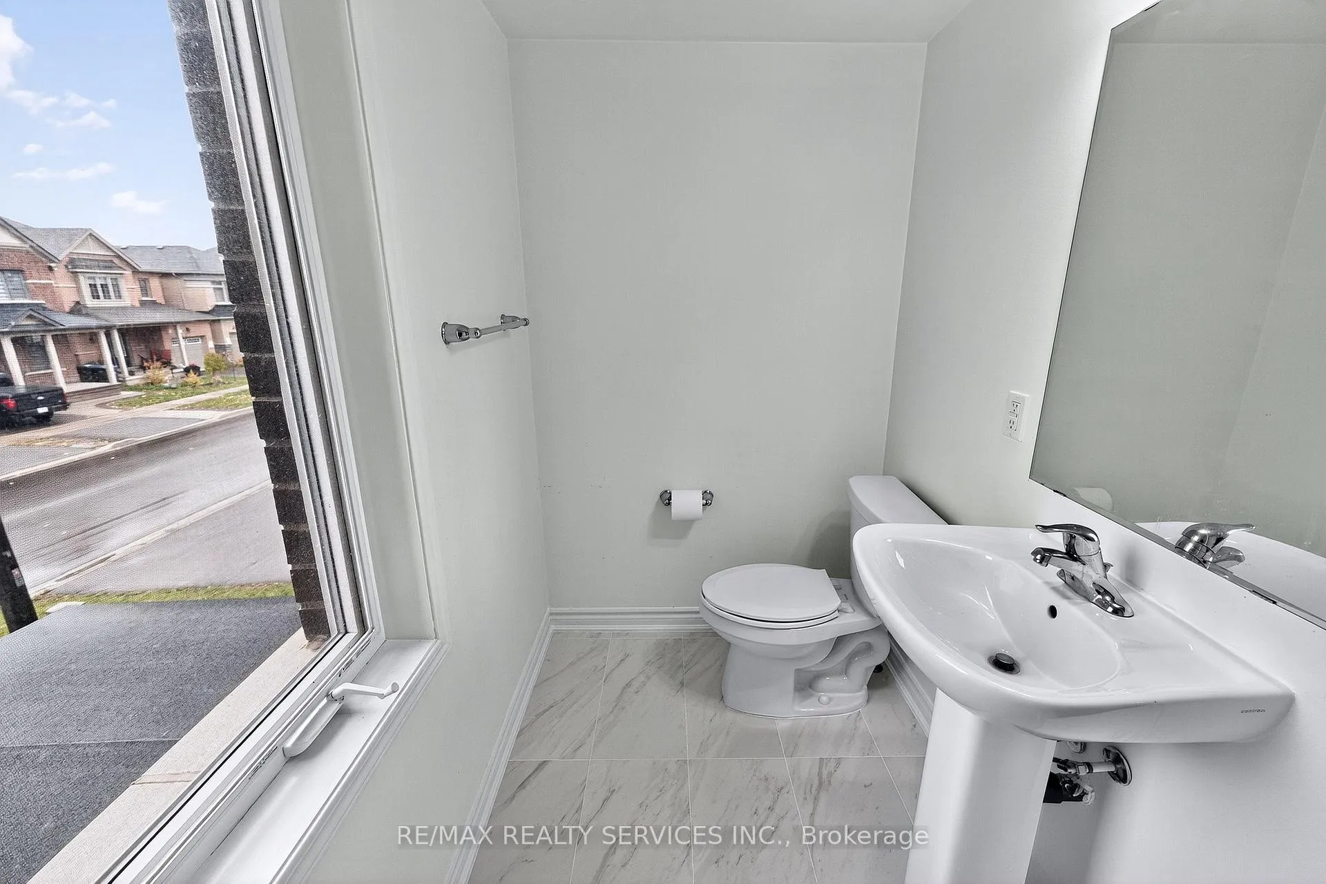 Photo 22 of 38 Divers Road, Brampton, Northwest Brampton — HOMEH