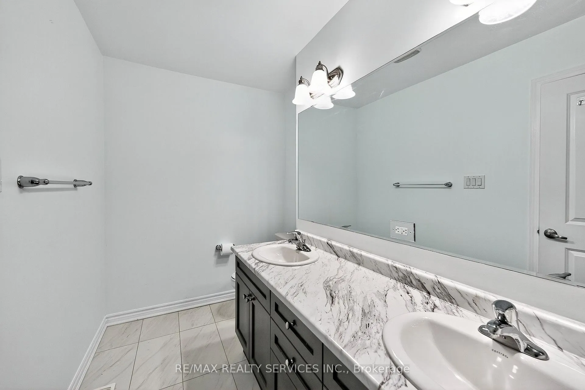 Photo 33 of 38 Divers Road, Brampton, Northwest Brampton — HOMEH