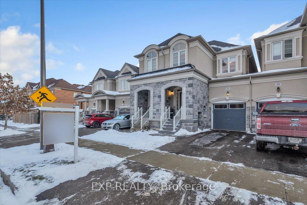 Photo 2 of 92 Upper Canada Court, Halton Hills, Georgetown — HOMEH