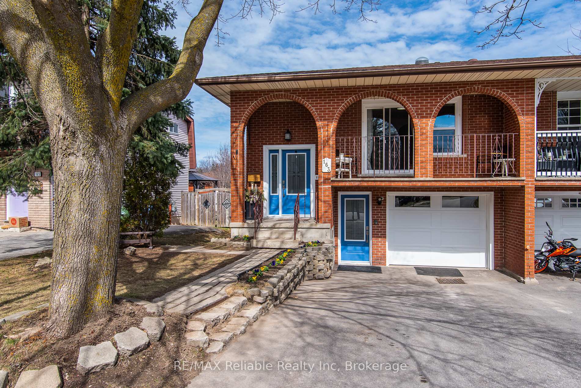 Photo 2 of 163 Marksam Road, Guelph, Willow West/Sugarbush/West Acres — HOMEH