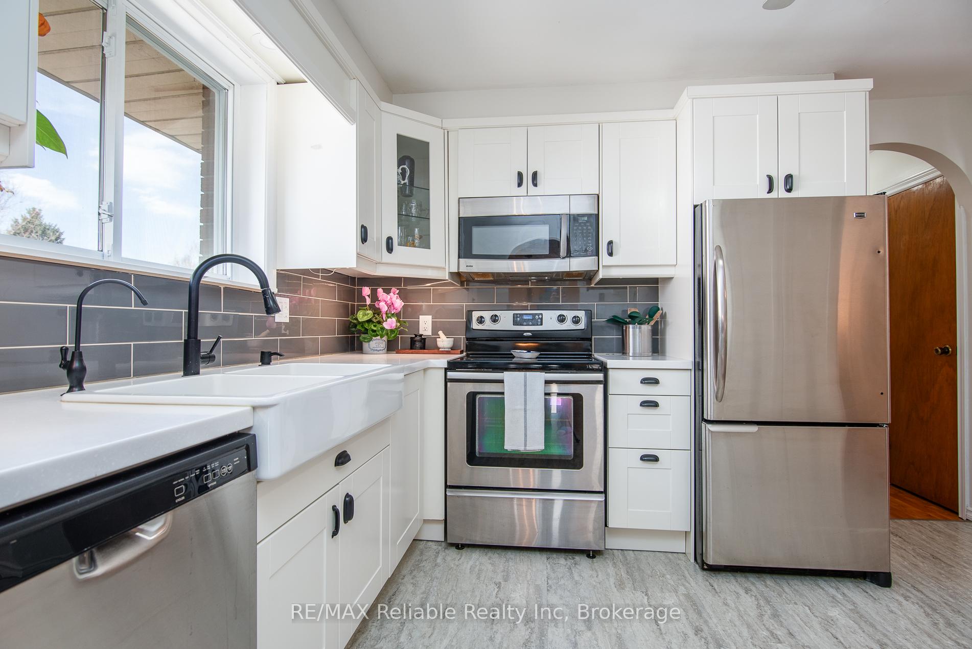 Photo 10 of 163 Marksam Road, Guelph, Willow West/Sugarbush/West Acres — HOMEH