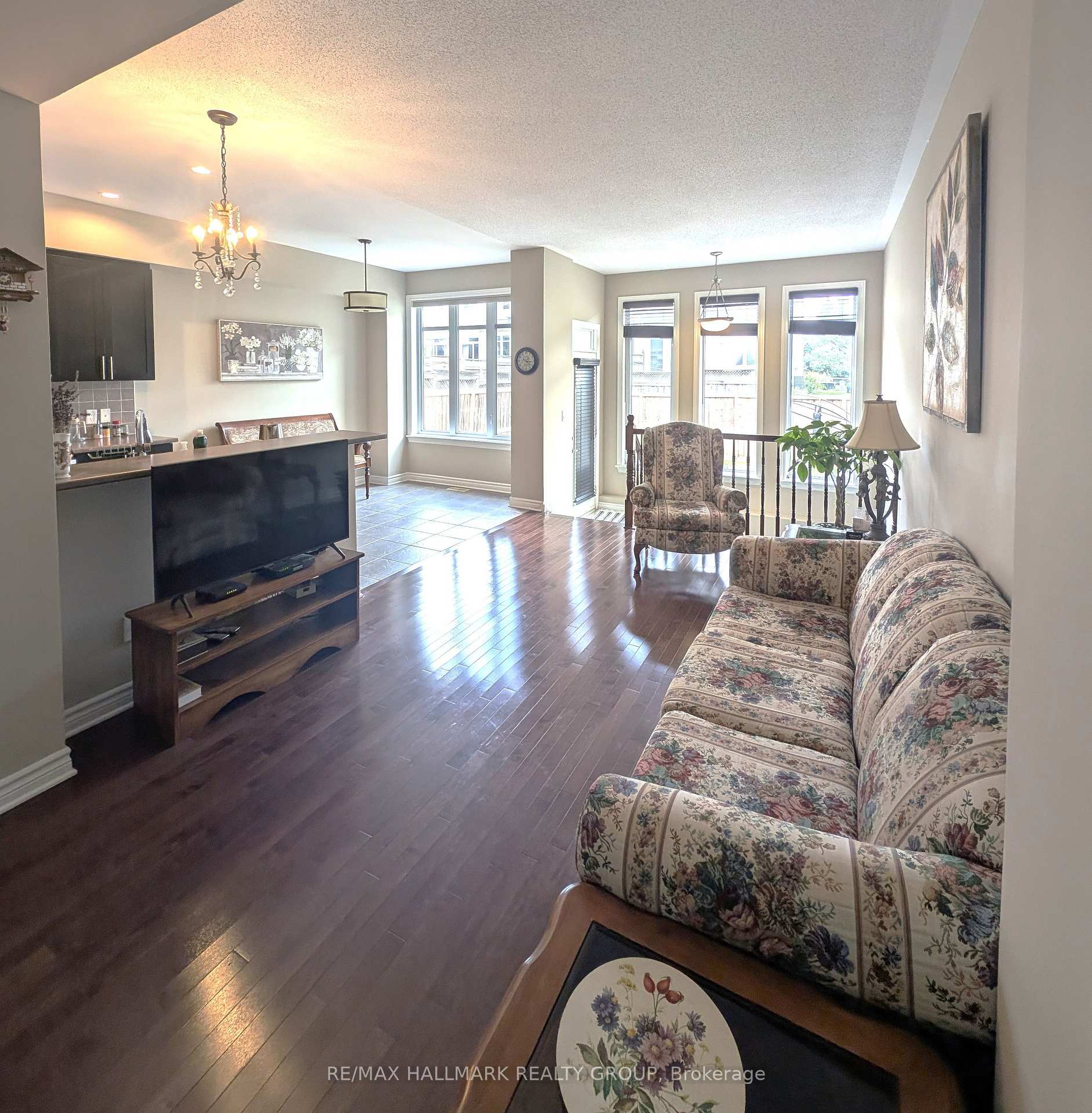 Photo 3 of 12 Madelon Drive, Ottawa, Barrhaven - Longfields — HOMEH