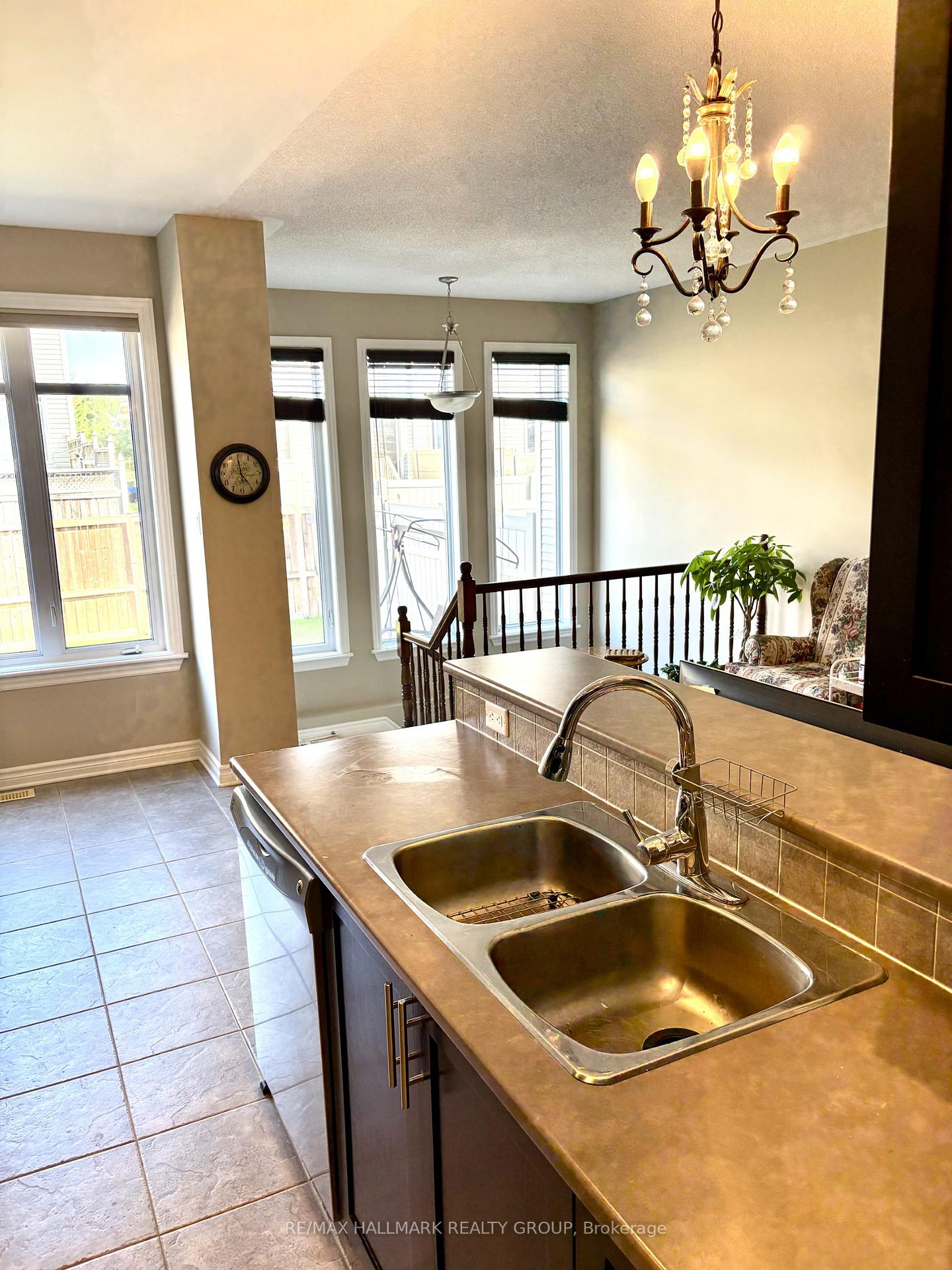 Photo 2 of 12 Madelon Drive, Ottawa, Barrhaven - Longfields — HOMEH