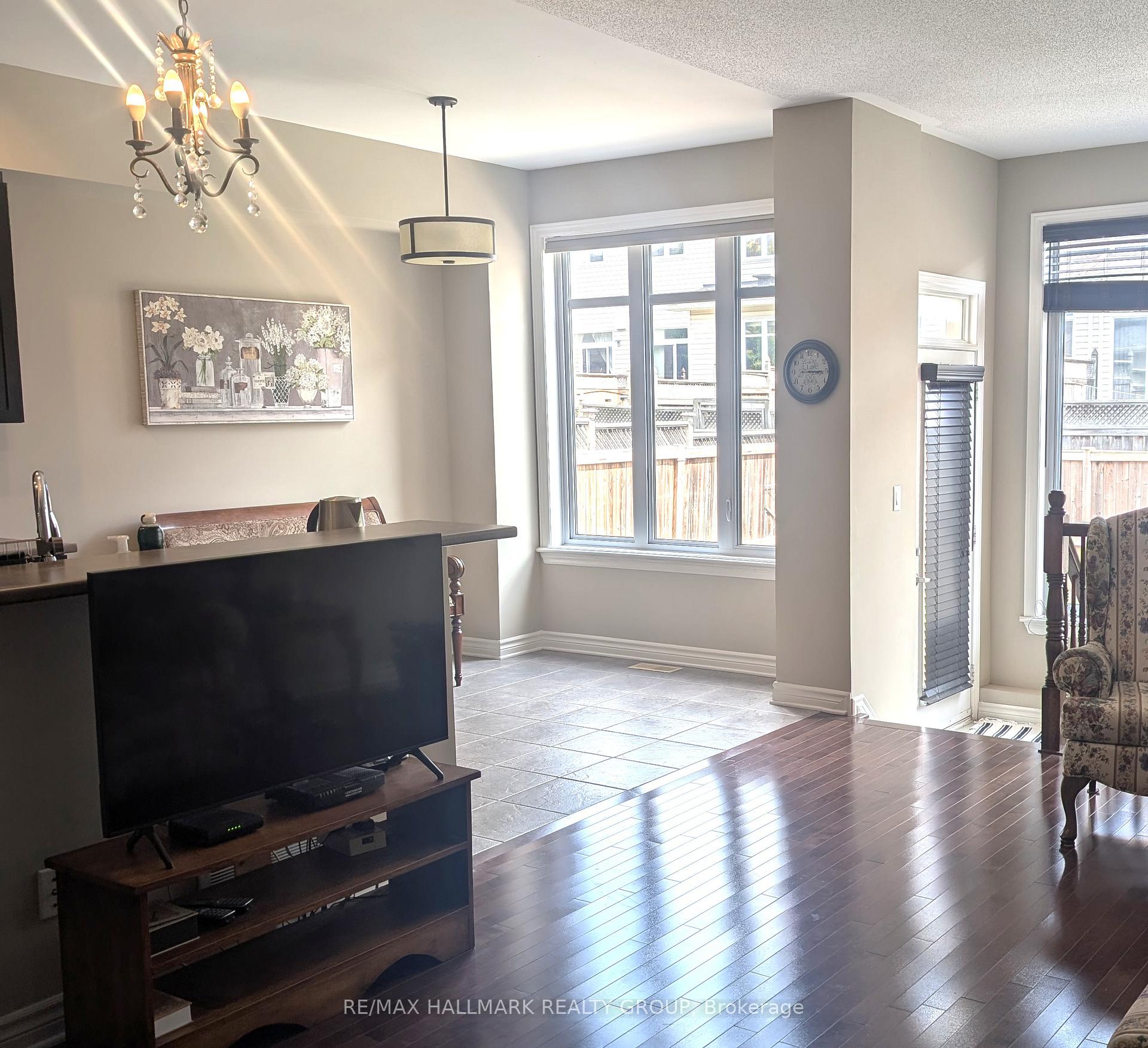 Photo 7 of 12 Madelon Drive, Ottawa, Barrhaven - Longfields — HOMEH