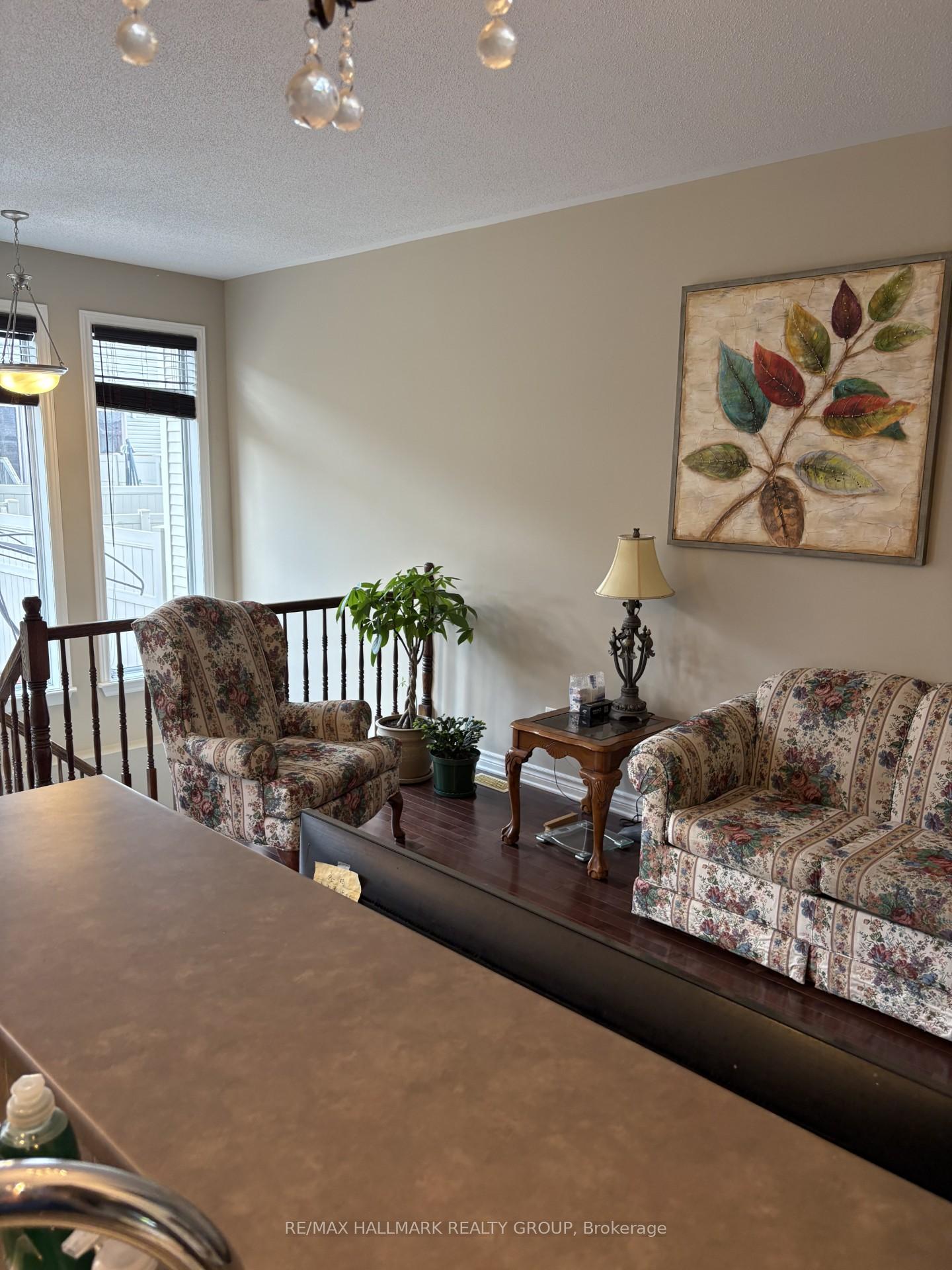 Photo 8 of 12 Madelon Drive, Ottawa, Barrhaven - Longfields — HOMEH