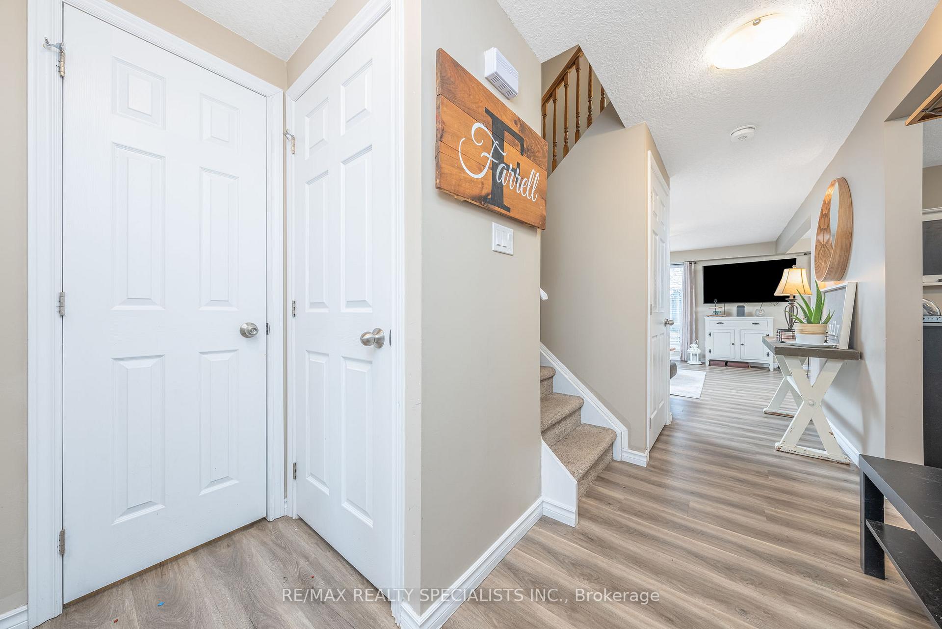Photo 5 of 48 Walman Drive, Guelph, Kortright West — HOMEH