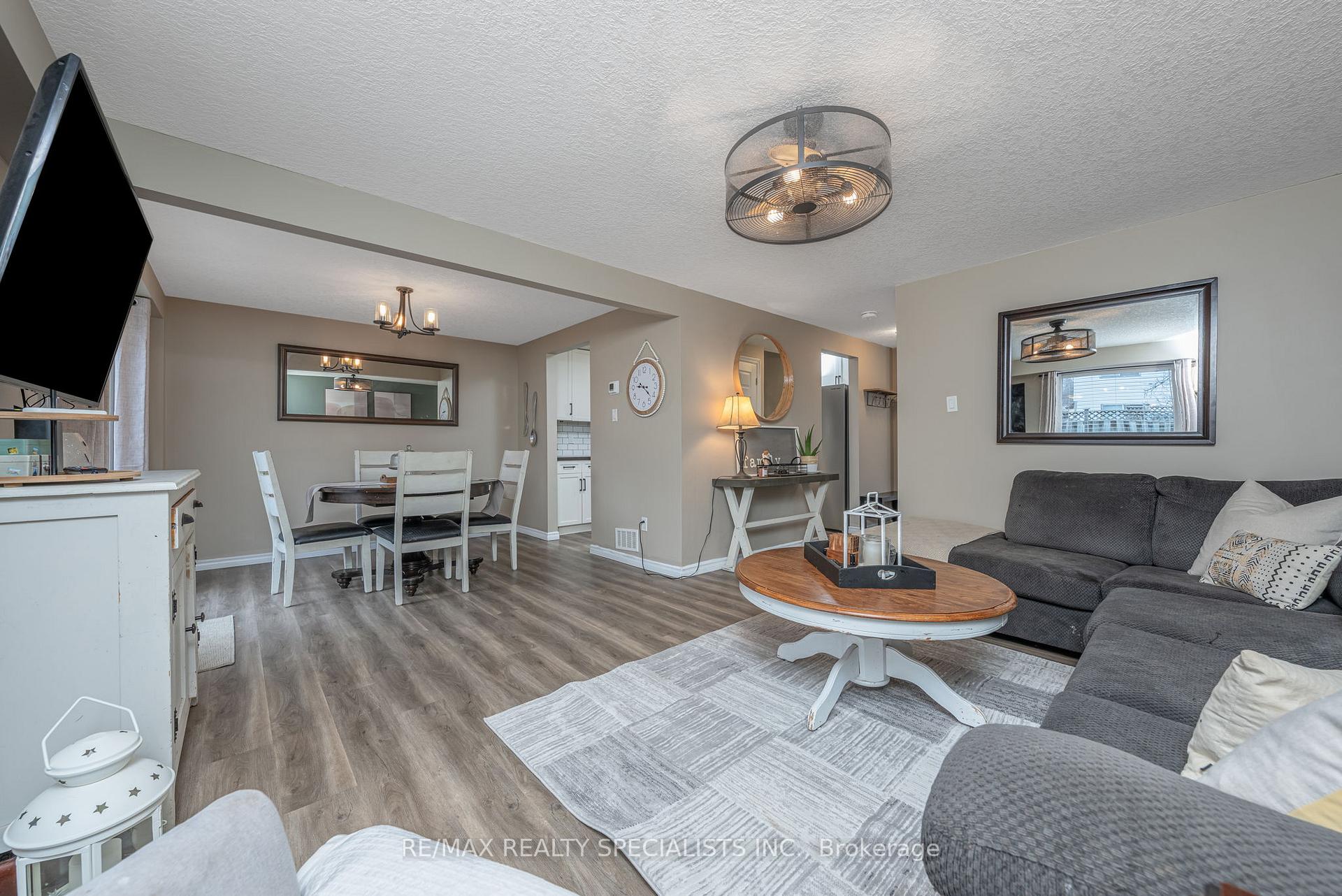 Photo 8 of 48 Walman Drive, Guelph, Kortright West — HOMEH