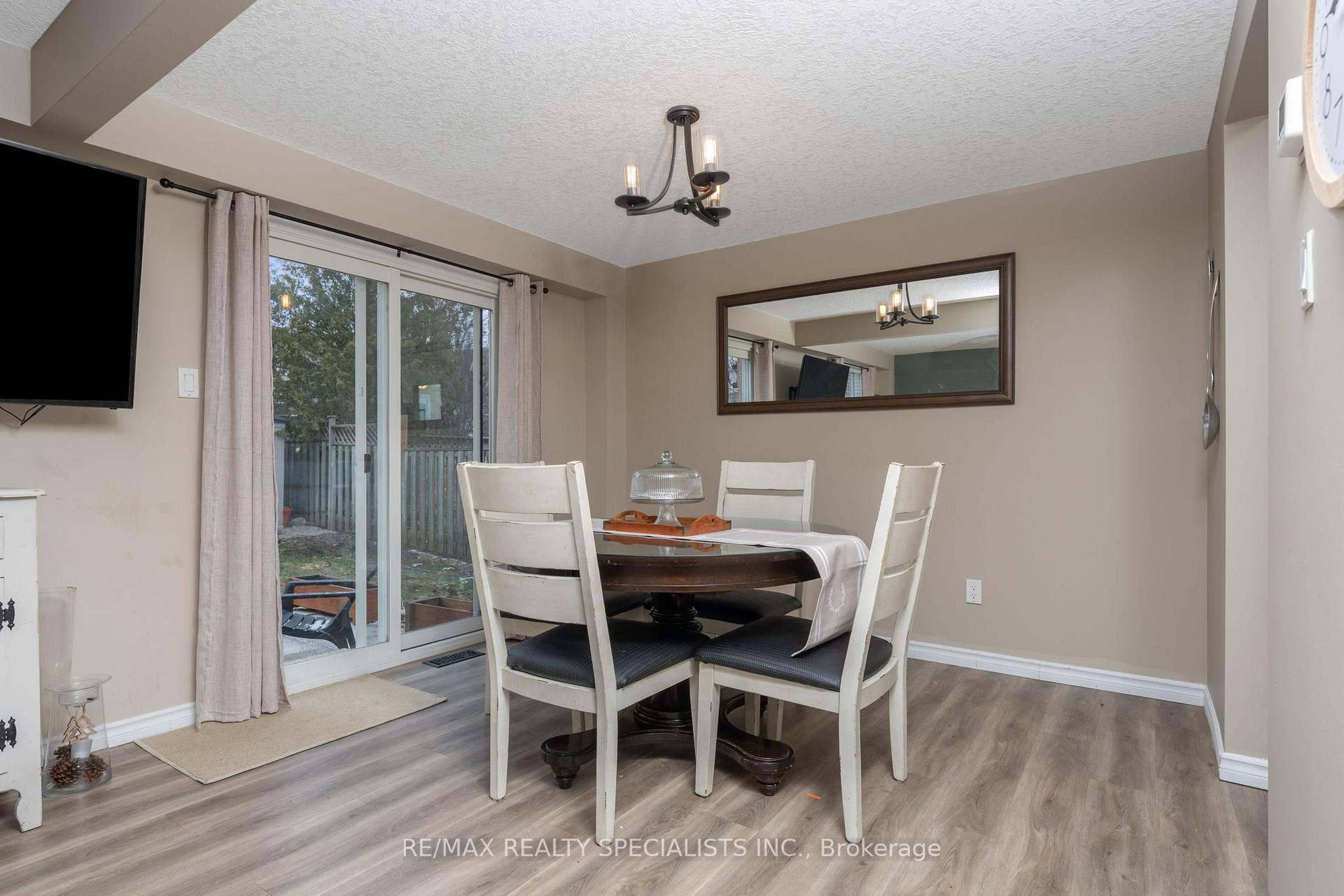 Photo 9 of 48 Walman Drive, Guelph, Kortright West — HOMEH