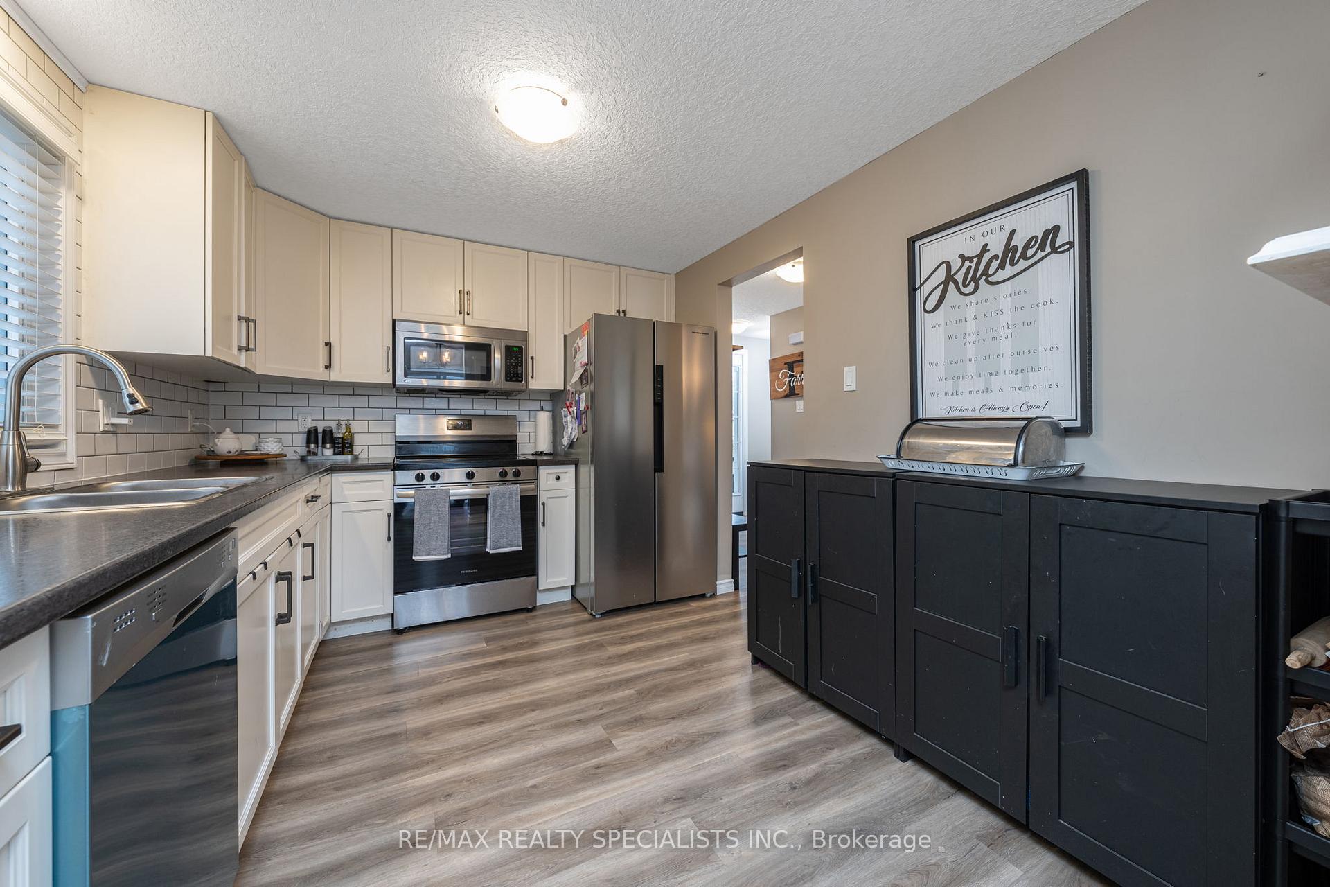 Photo 12 of 48 Walman Drive, Guelph, Kortright West — HOMEH