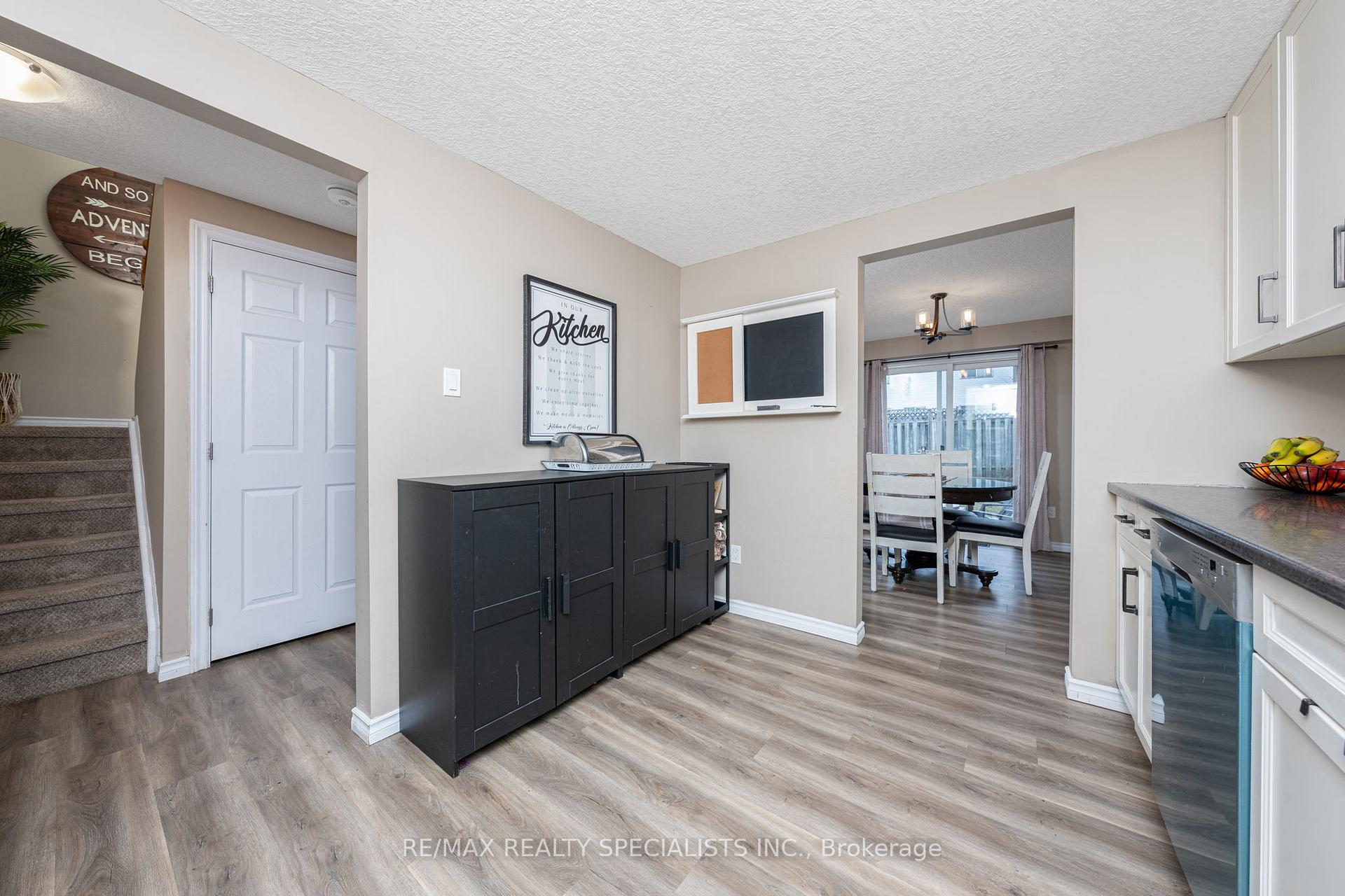 Photo 14 of 48 Walman Drive, Guelph, Kortright West — HOMEH