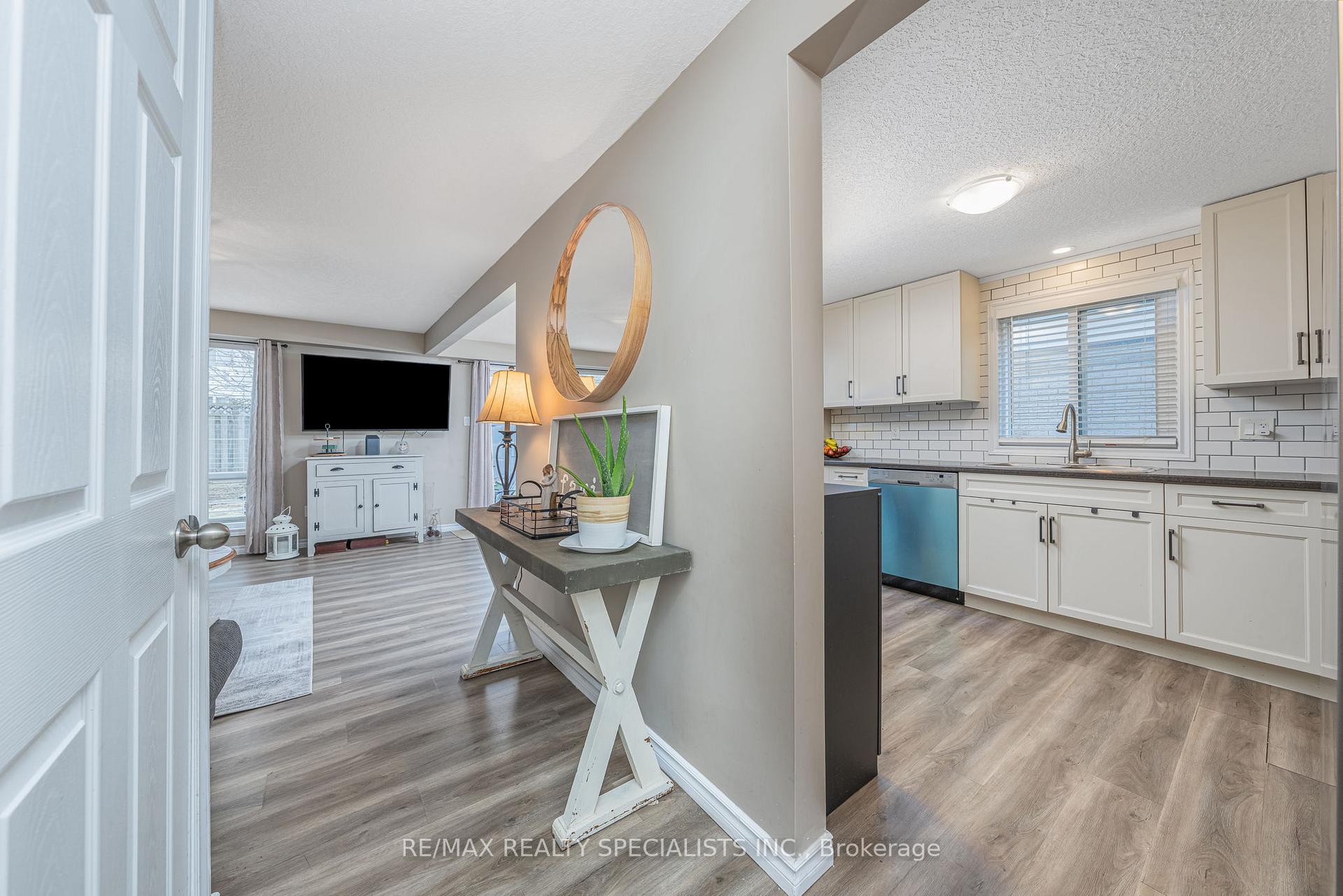 Photo 15 of 48 Walman Drive, Guelph, Kortright West — HOMEH