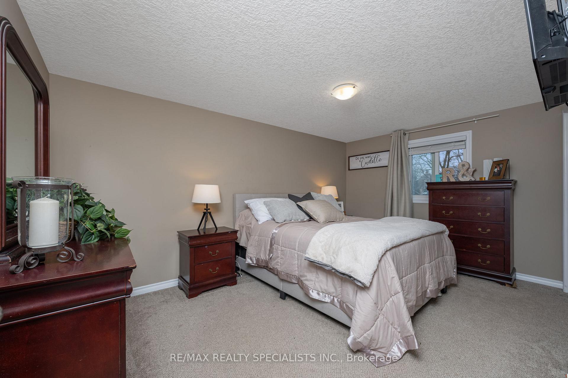 Photo 17 of 48 Walman Drive, Guelph, Kortright West — HOMEH