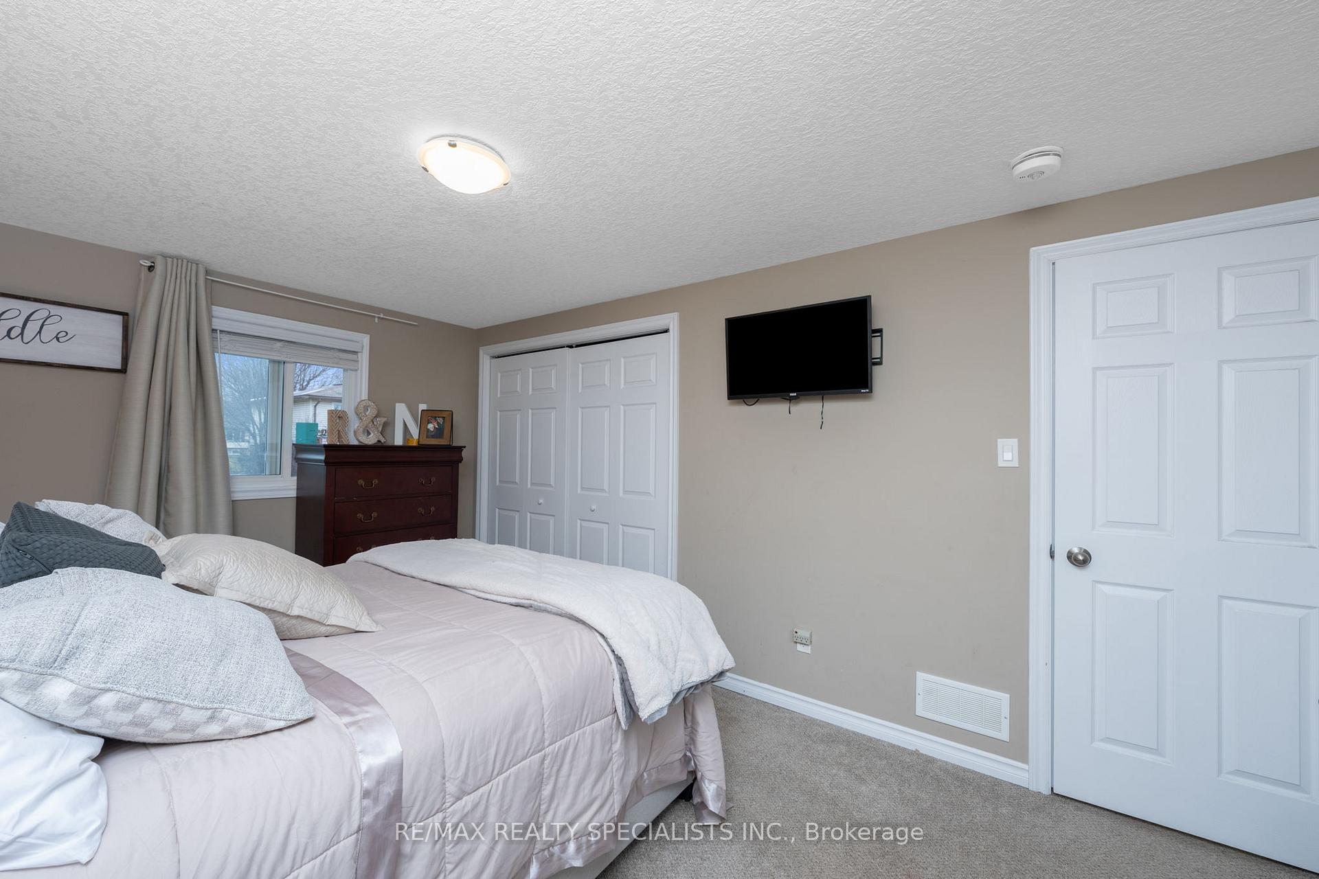 Photo 18 of 48 Walman Drive, Guelph, Kortright West — HOMEH