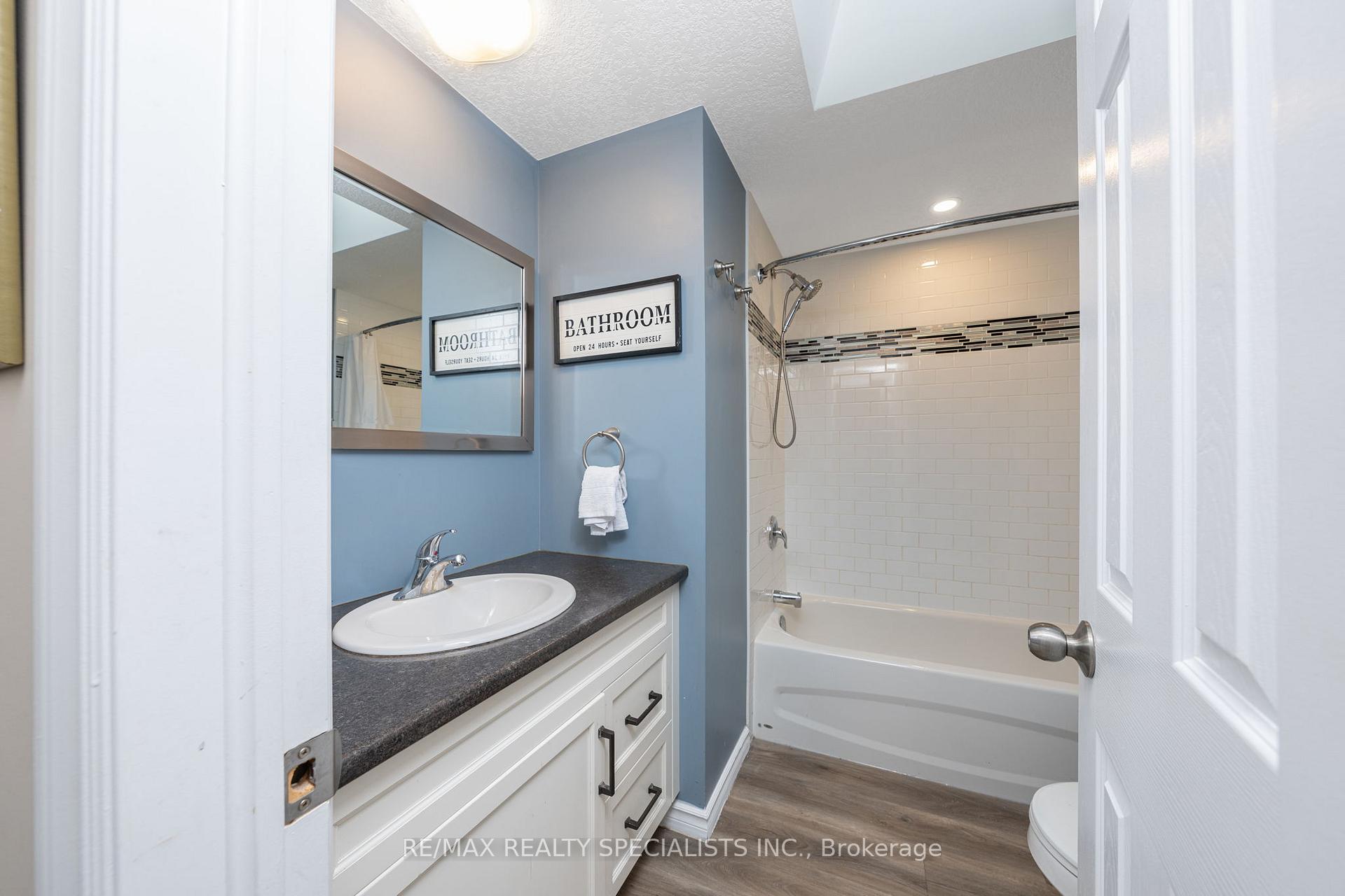 Photo 21 of 48 Walman Drive, Guelph, Kortright West — HOMEH