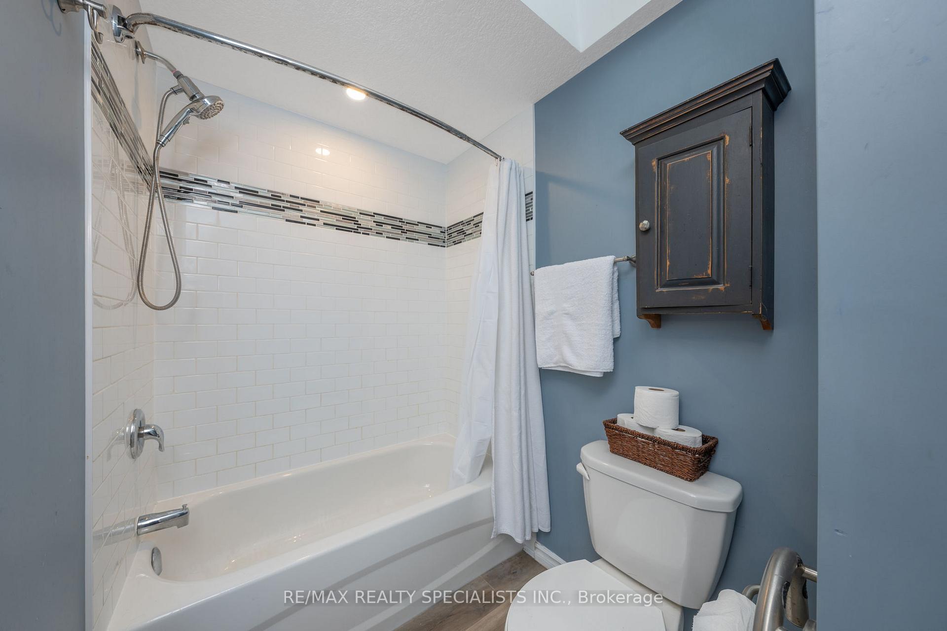 Photo 22 of 48 Walman Drive, Guelph, Kortright West — HOMEH