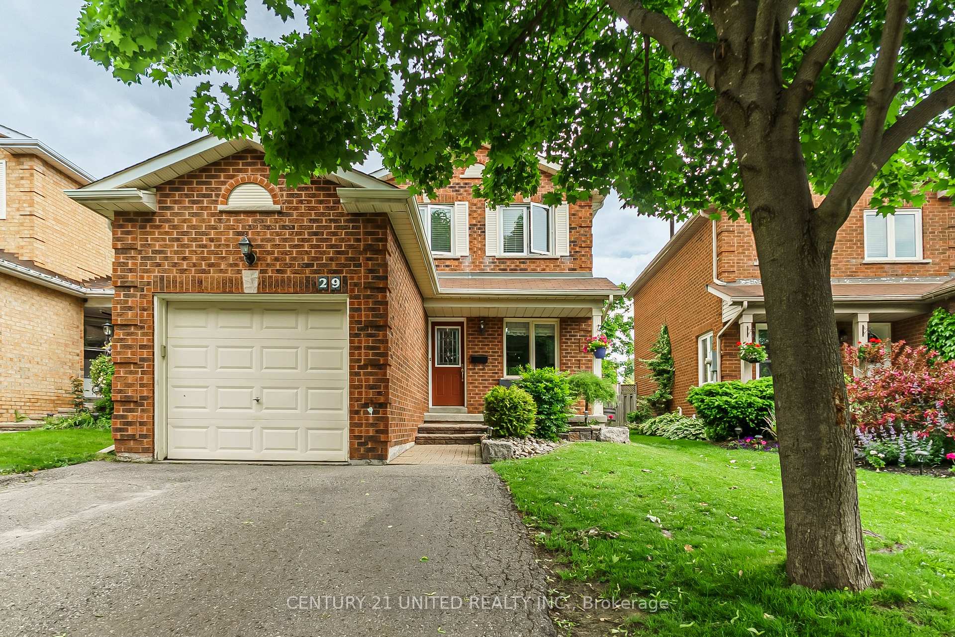 Photo 2 of 29 Wrenn Boulevard, Clarington, Bowmanville — HOMEH