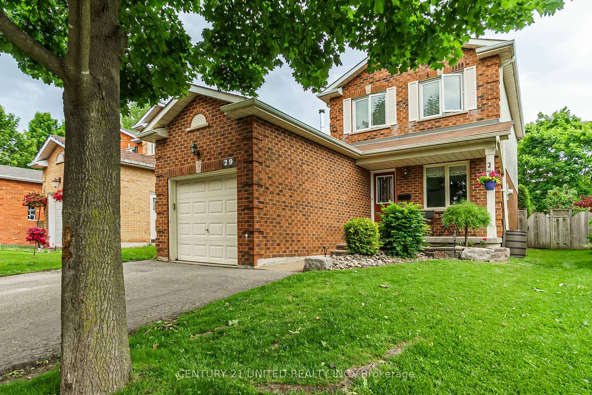 Photo 3 of 29 Wrenn Boulevard, Clarington, Bowmanville — HOMEH