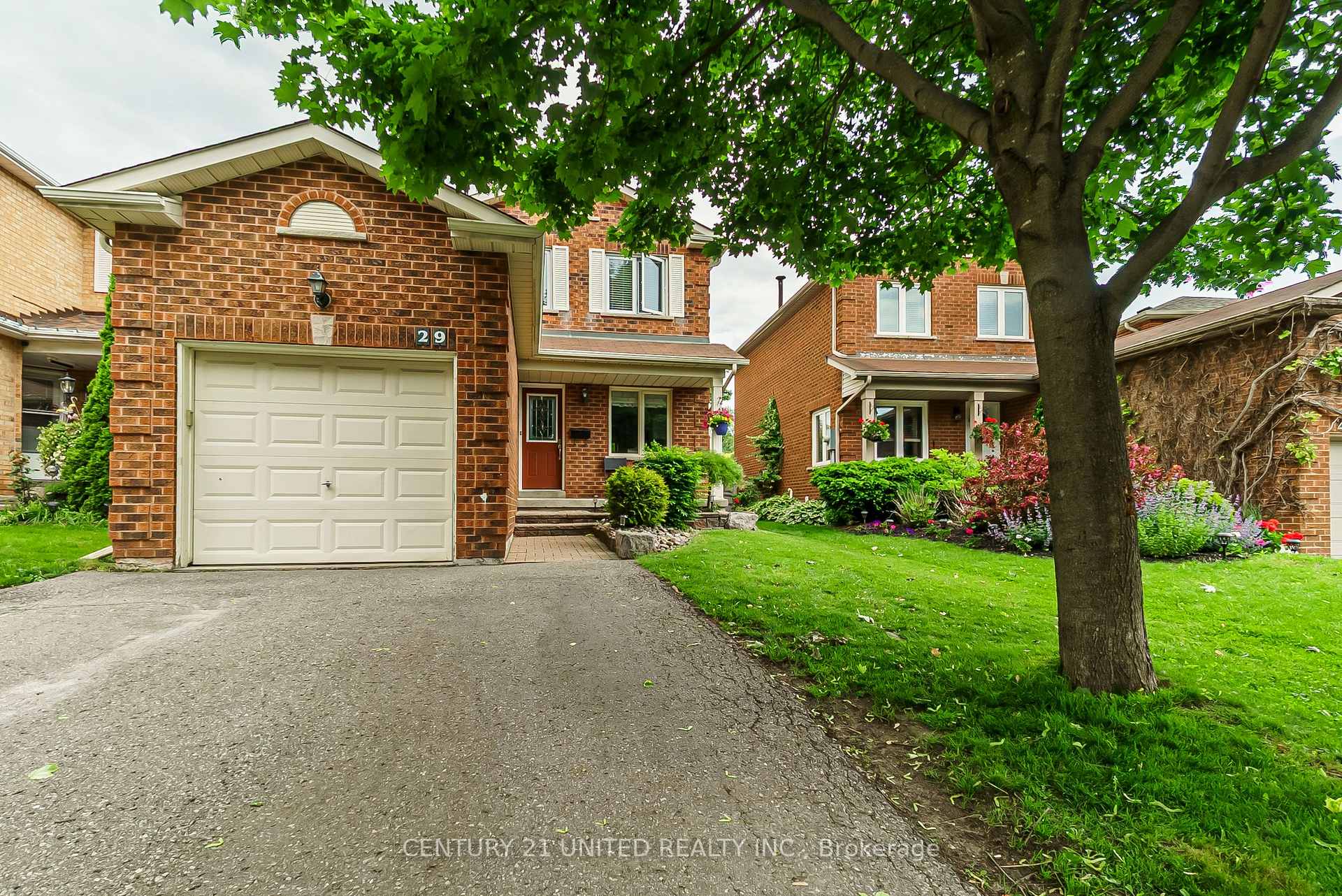 Photo 4 of 29 Wrenn Boulevard, Clarington, Bowmanville — HOMEH