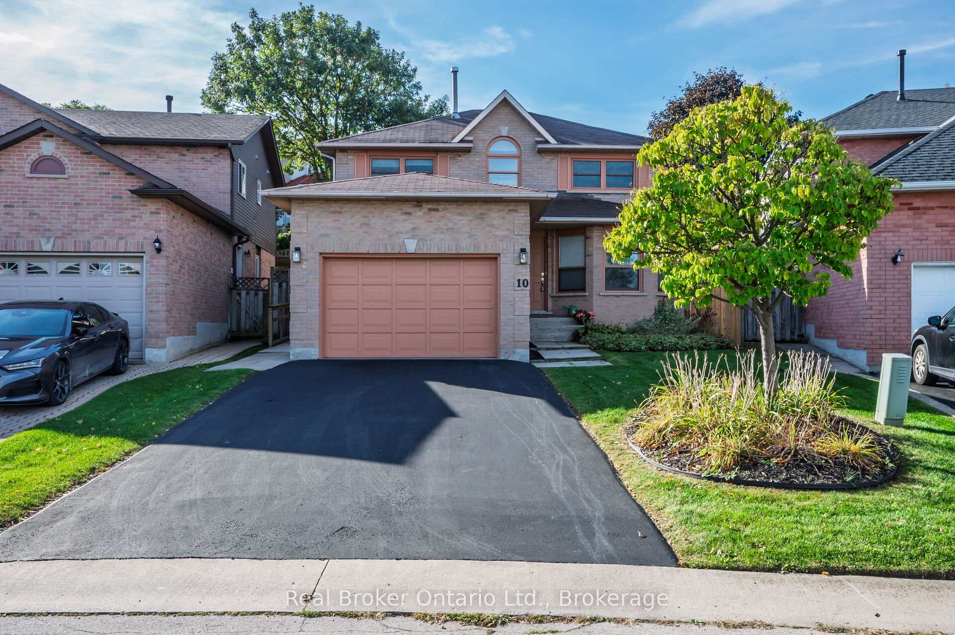 Photo 2 of 10 Avonbridge Court, Hamilton, Randall — HOMEH