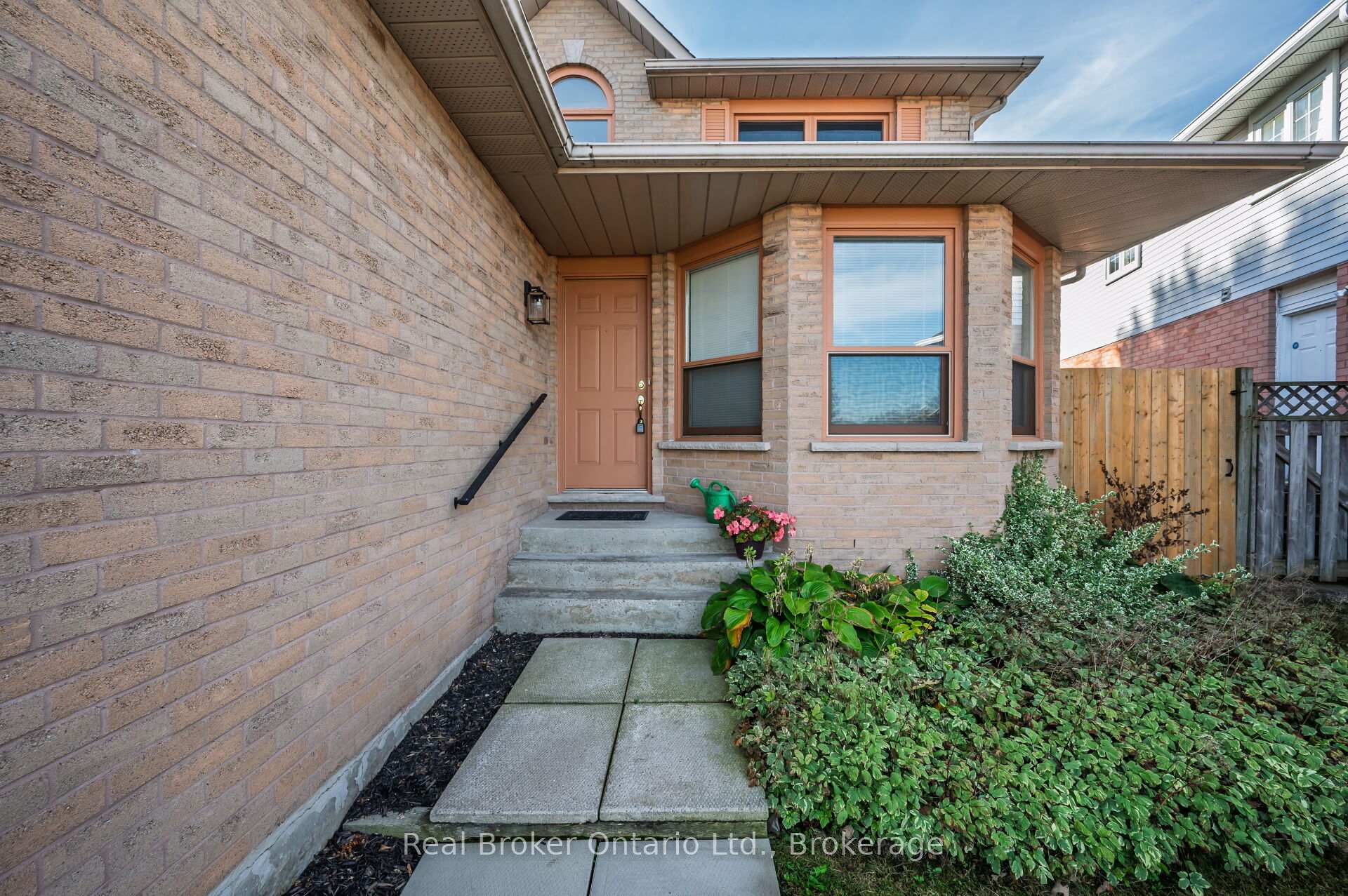 Photo 5 of 10 Avonbridge Court, Hamilton, Randall — HOMEH