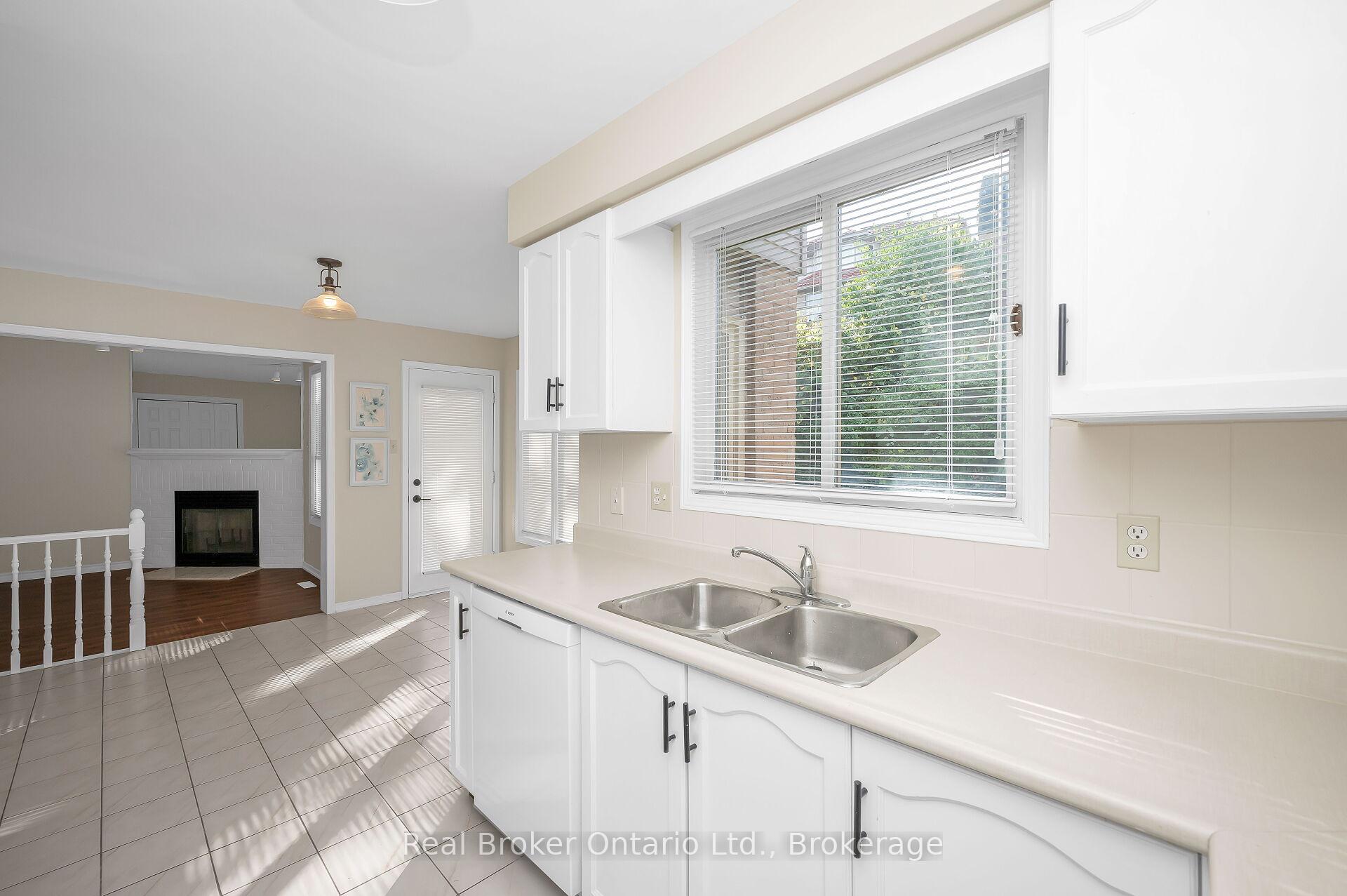 Photo 14 of 10 Avonbridge Court, Hamilton, Randall — HOMEH