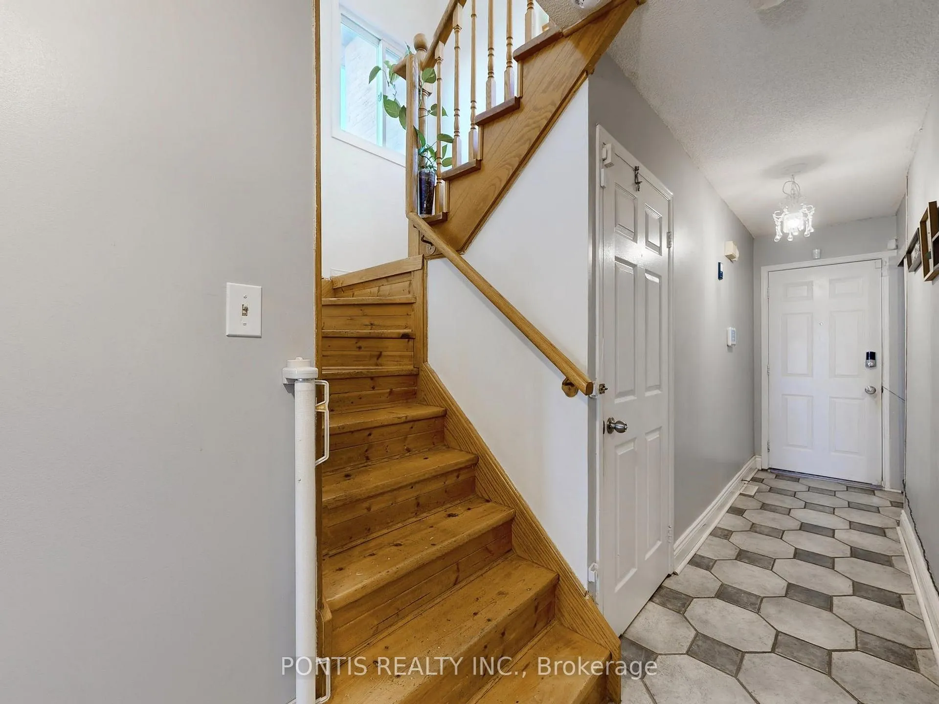 Photo 17 of 140 Cutters Crescent, Brampton, Fletcher's West — HOMEH