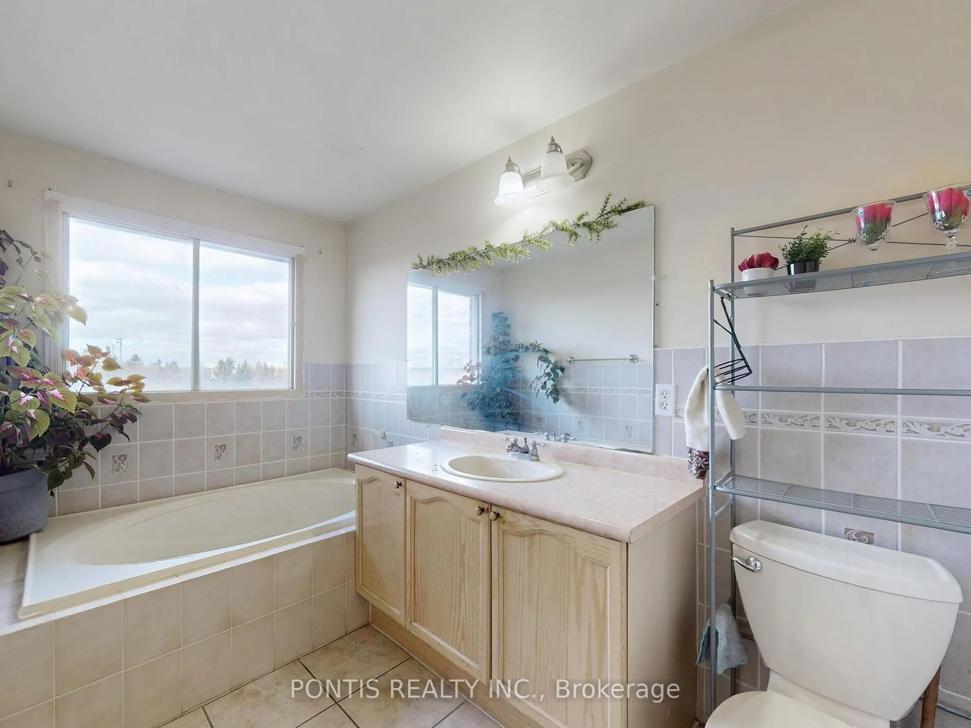 Photo 23 of 140 Cutters Crescent, Brampton, Fletcher's West — HOMEH