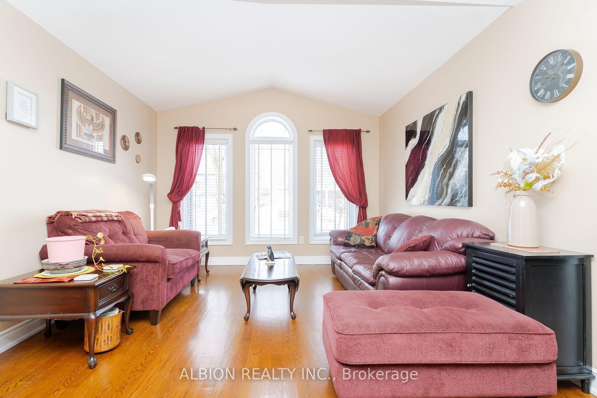 Photo 8 of 67 Taylorwood Avenue, Caledon, Bolton North — HOMEH