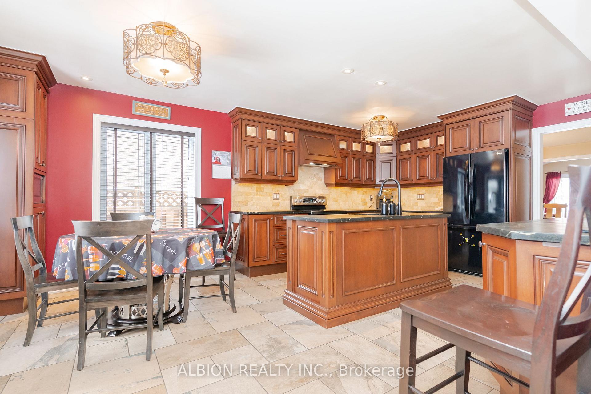 Photo 11 of 67 Taylorwood Avenue, Caledon, Bolton North — HOMEH