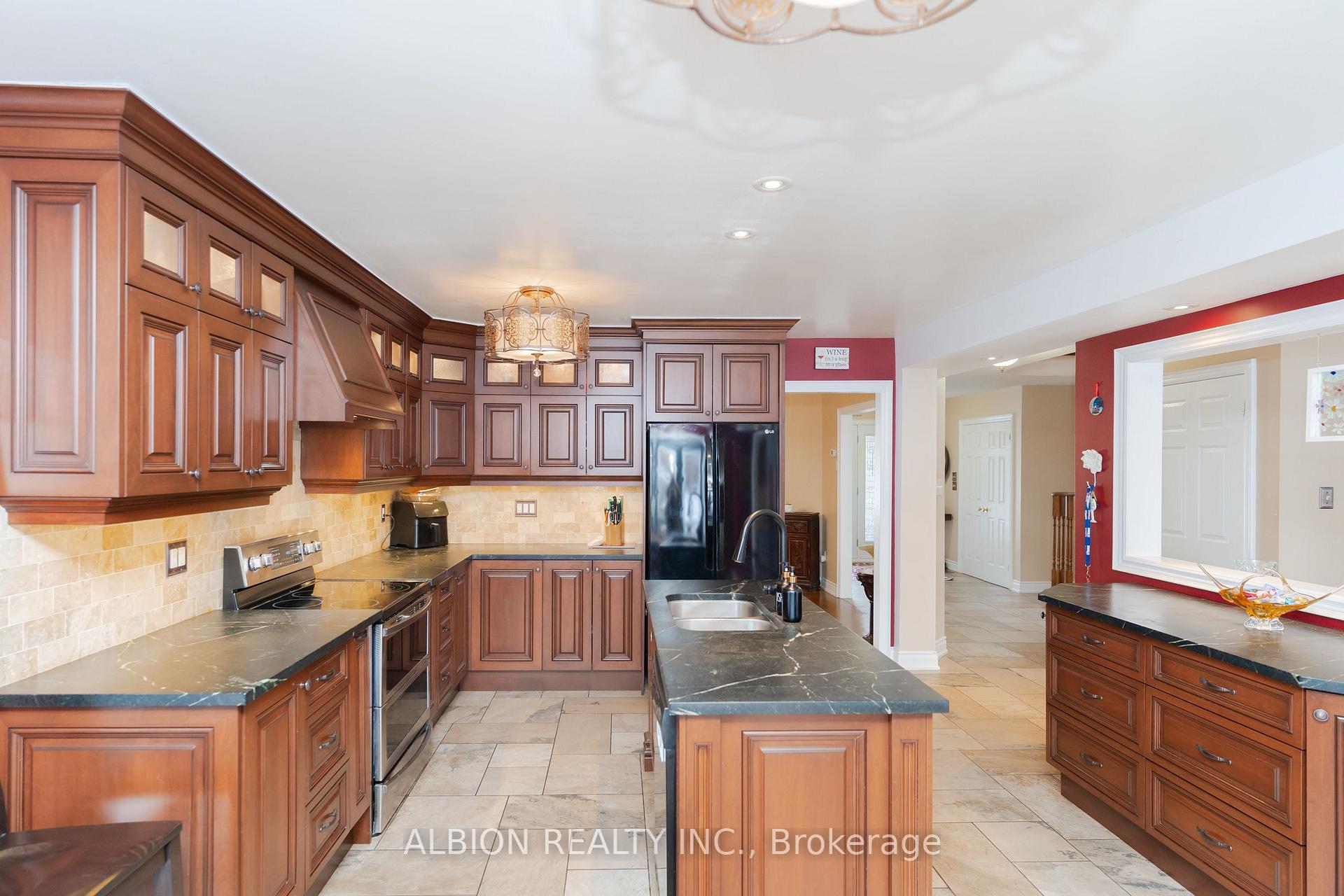 Photo 13 of 67 Taylorwood Avenue, Caledon, Bolton North — HOMEH