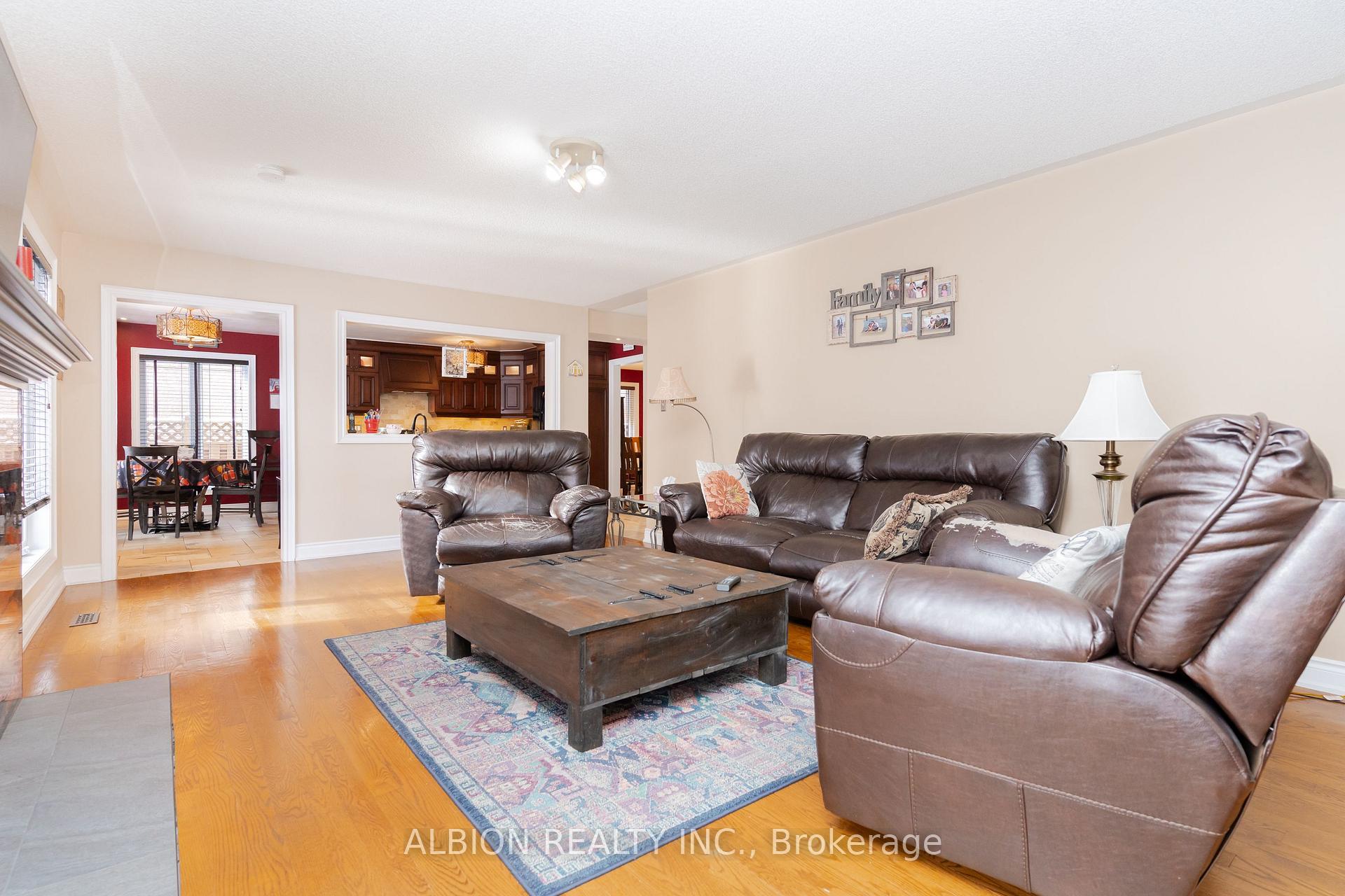 Photo 15 of 67 Taylorwood Avenue, Caledon, Bolton North — HOMEH