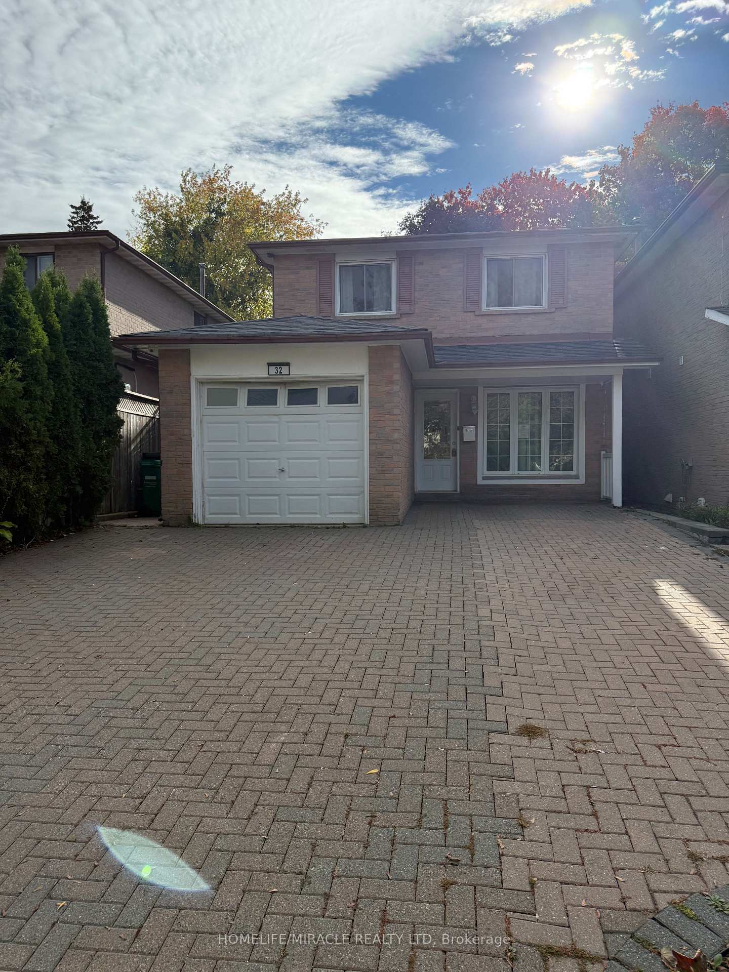Photo 1 of 32 Barrington Crescent, Brampton, Heart Lake East — HOMEH