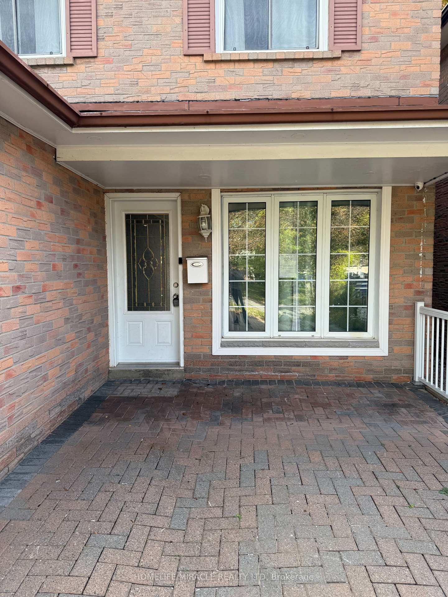 Photo 3 of 32 Barrington Crescent, Brampton, Heart Lake East — HOMEH