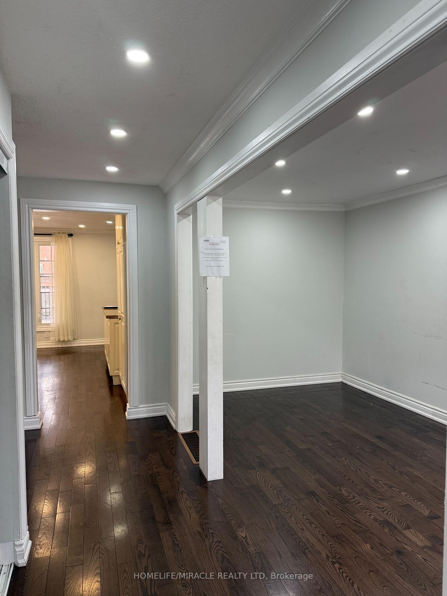 Photo 5 of 32 Barrington Crescent, Brampton, Heart Lake East — HOMEH