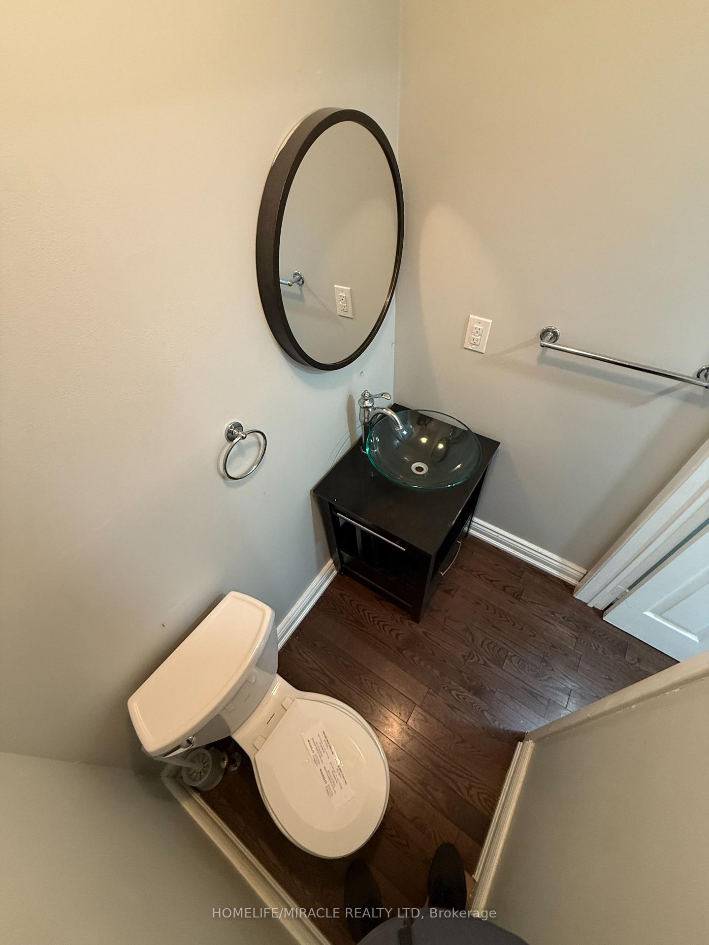 Photo 12 of 32 Barrington Crescent, Brampton, Heart Lake East — HOMEH