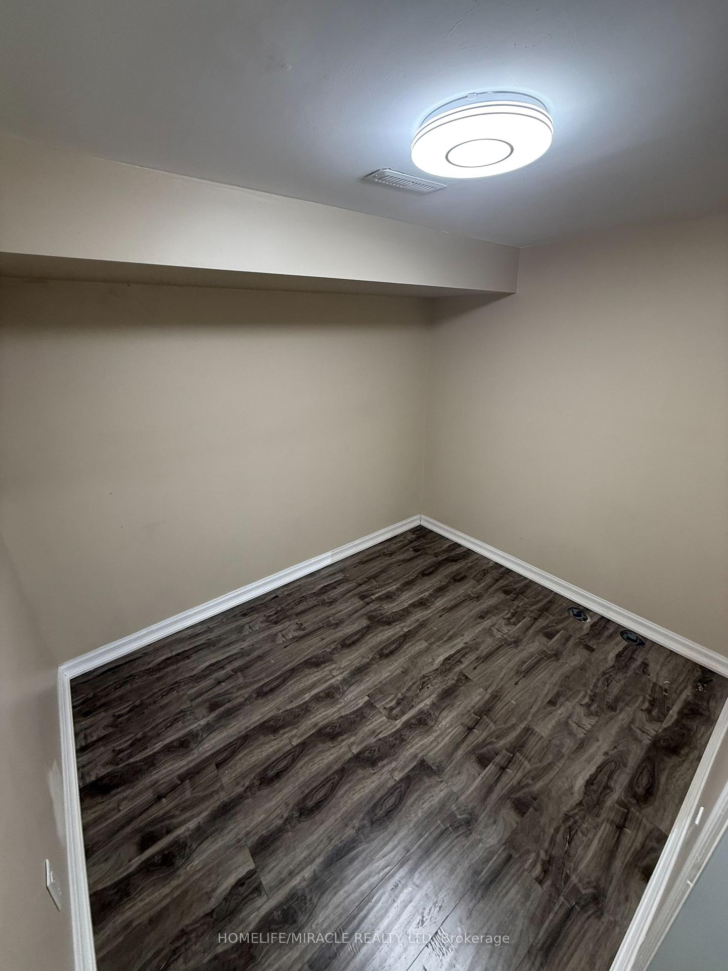 Photo 19 of 32 Barrington Crescent, Brampton, Heart Lake East — HOMEH