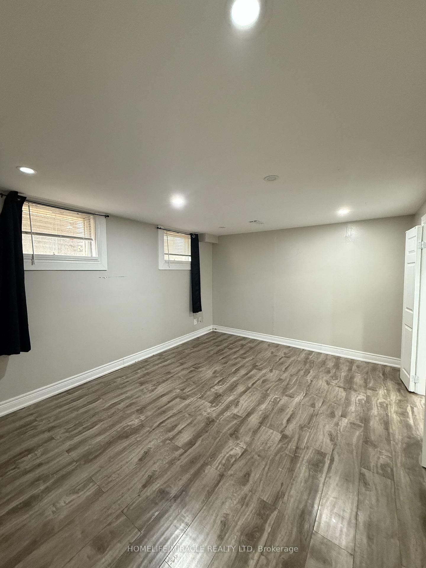 Photo 20 of 32 Barrington Crescent, Brampton, Heart Lake East — HOMEH