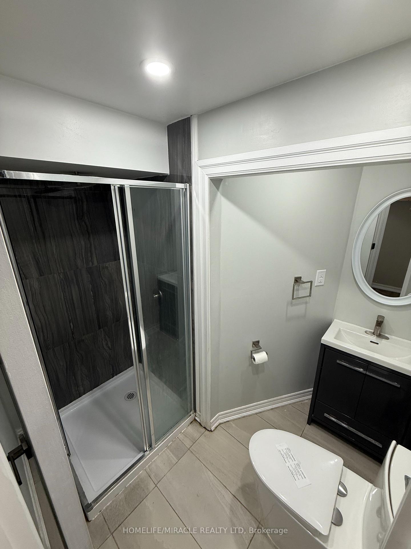Photo 21 of 32 Barrington Crescent, Brampton, Heart Lake East — HOMEH