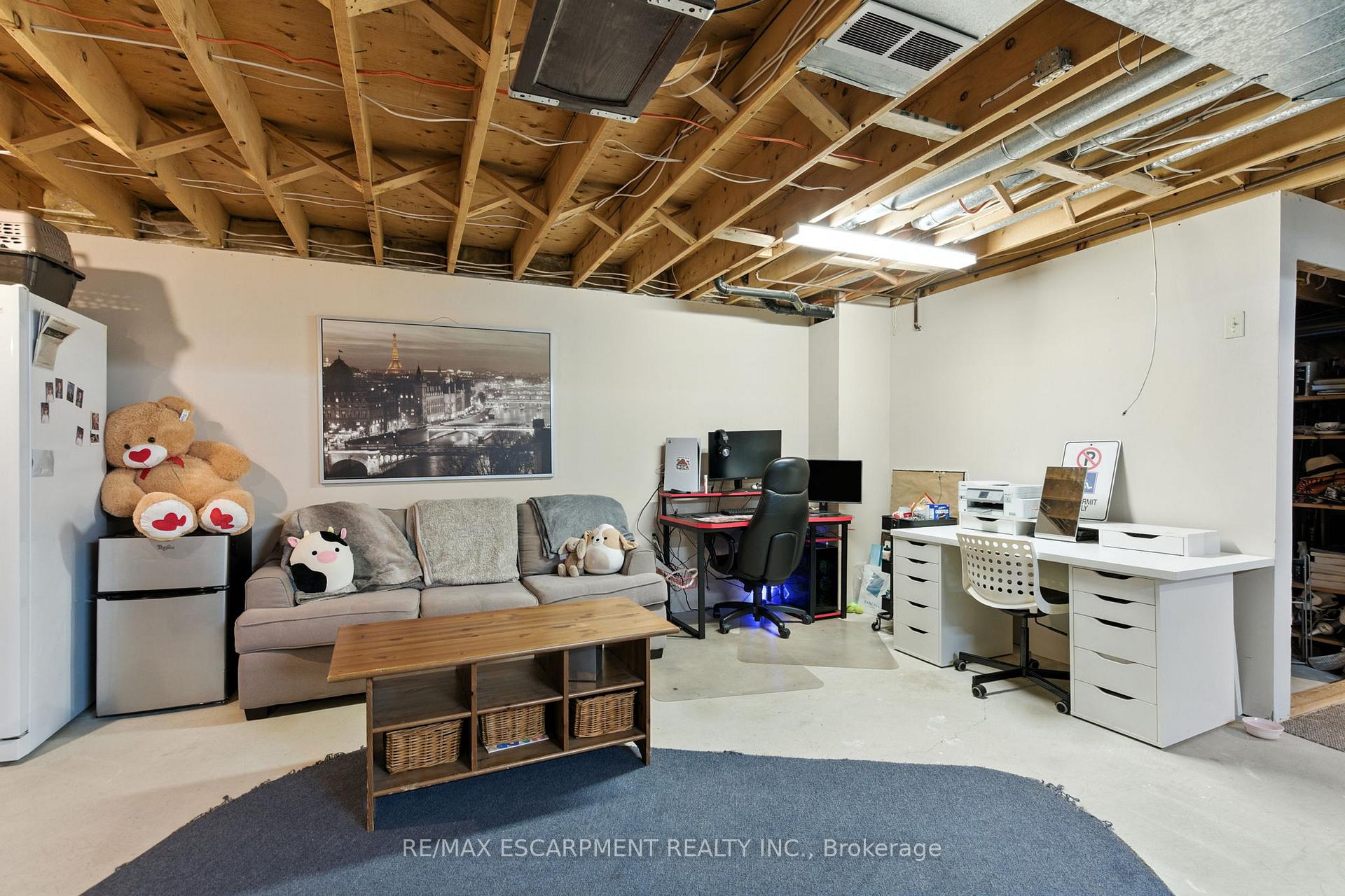 Photo 6 of 10 Millpond Place, Hamilton, Randall — HOMEH
